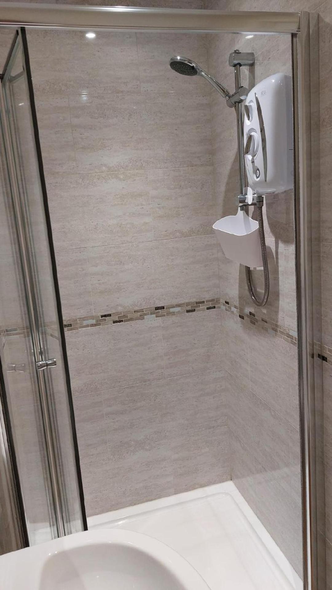 Double Room with Private Bathroom - Photo 7