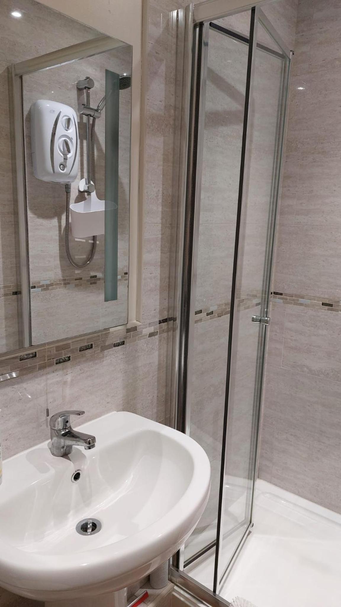 Double Room with Private Bathroom - Photo 5