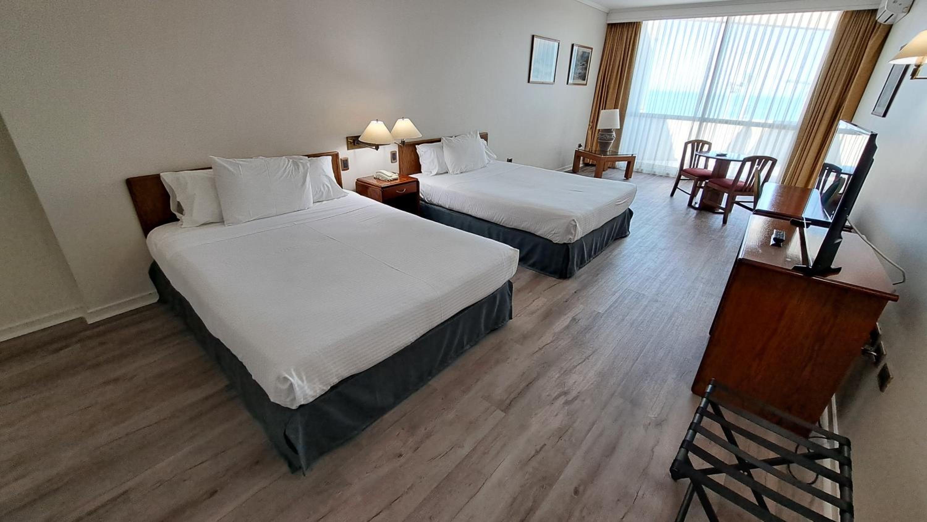 Queen Room with Two Queen Beds photo 1