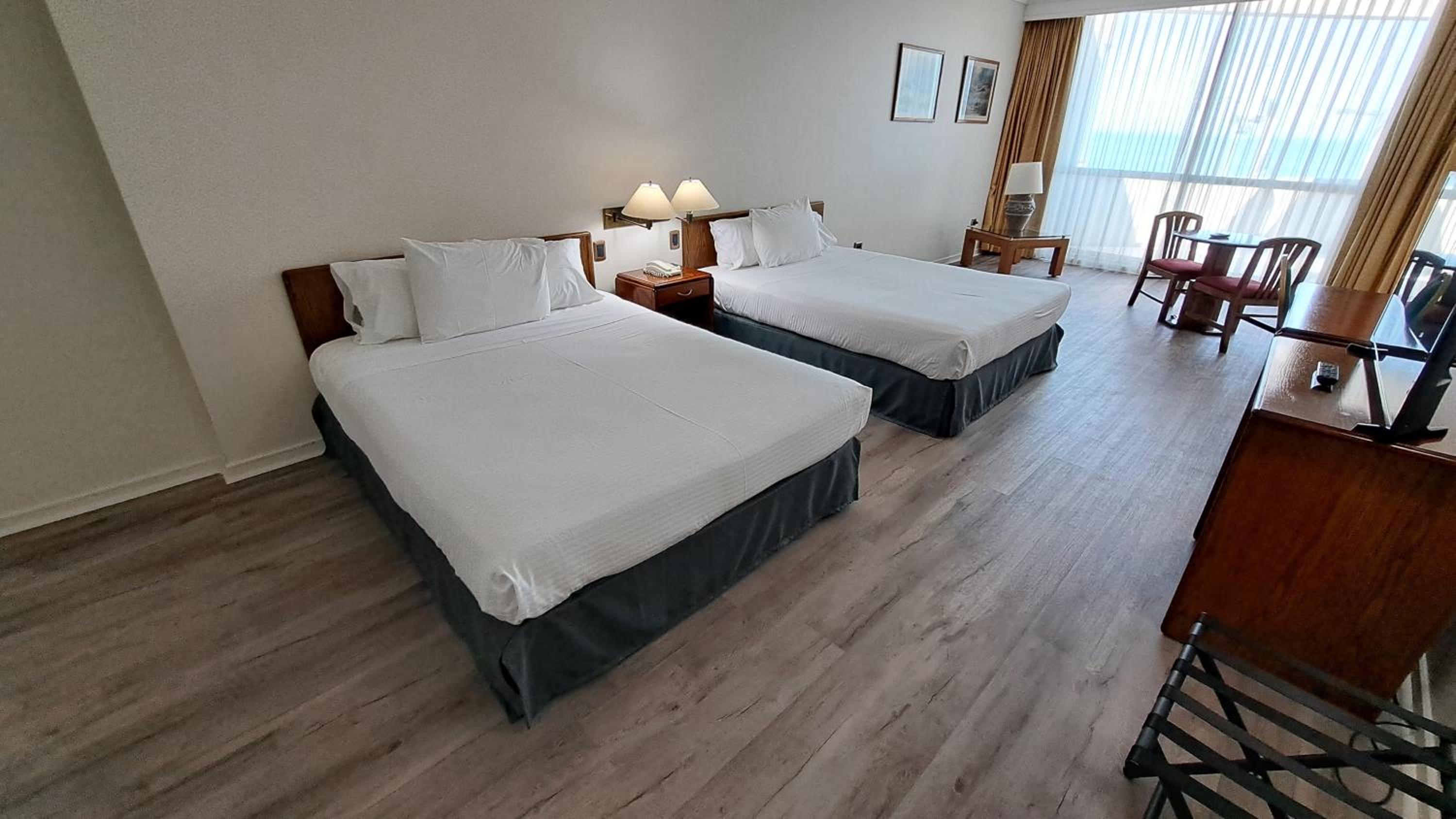 Queen Room with Two Queen Beds photo 2