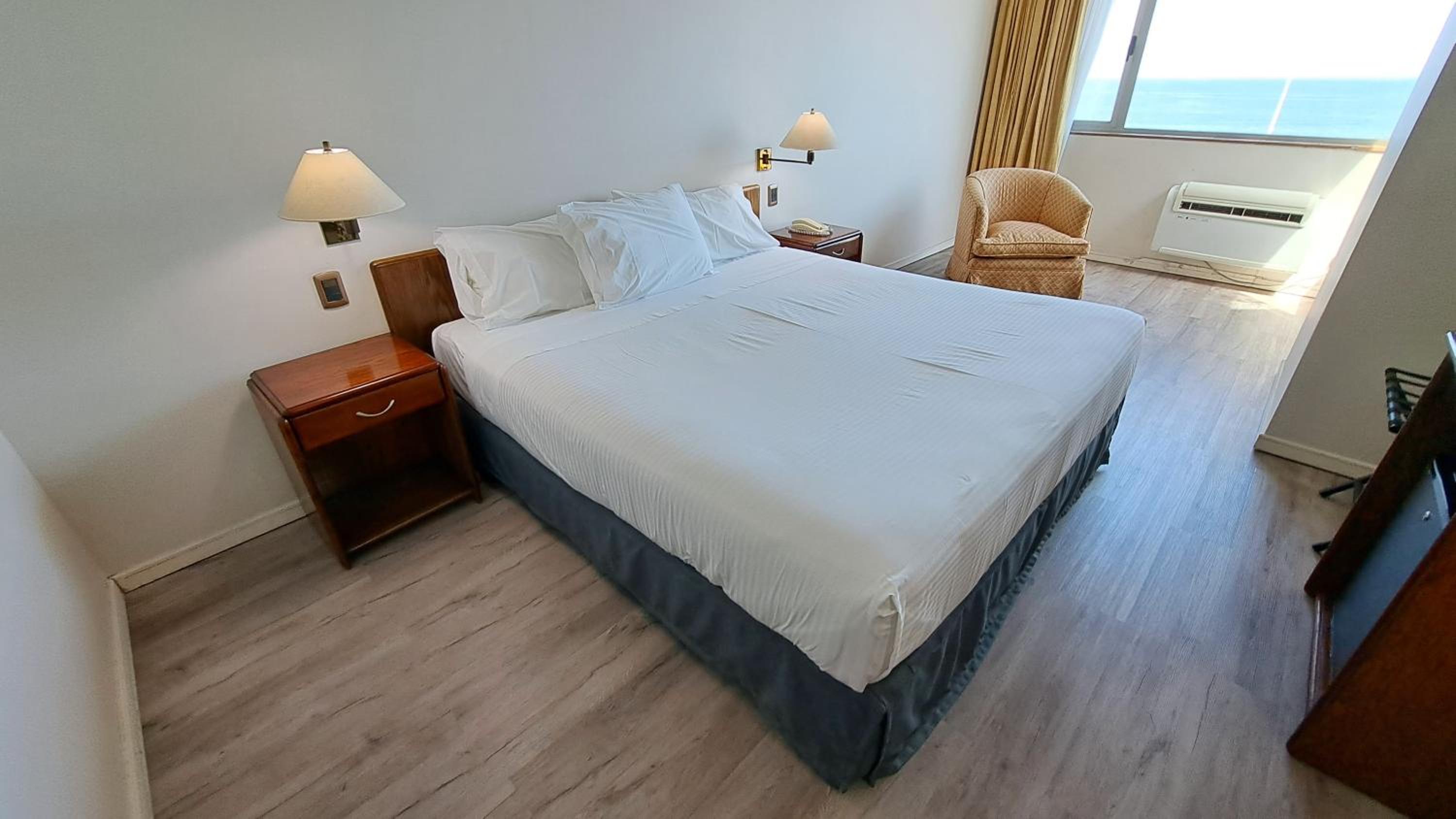 Queen Room photo 1