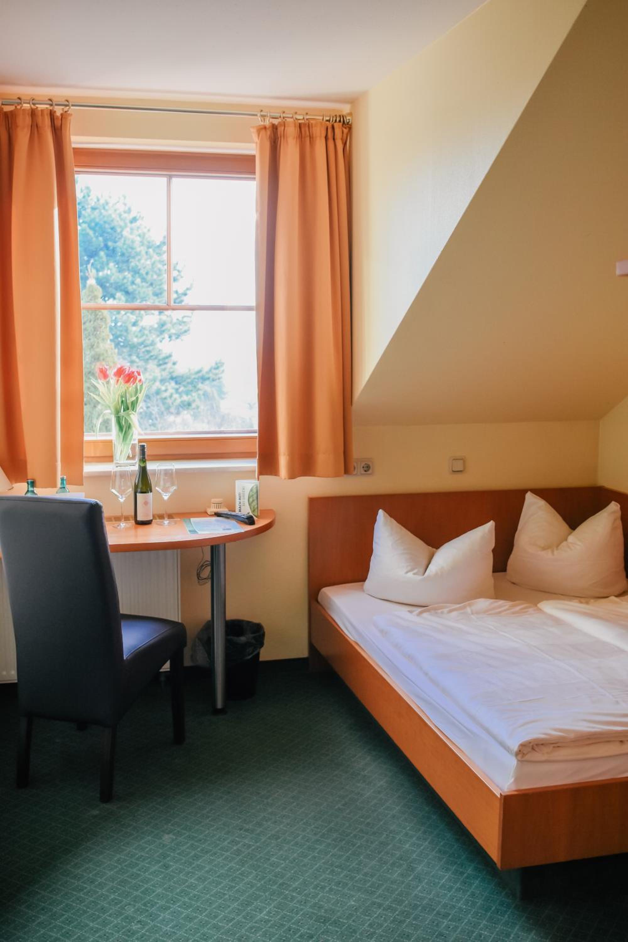 Double Room - Queen Size Bed - Photo 4