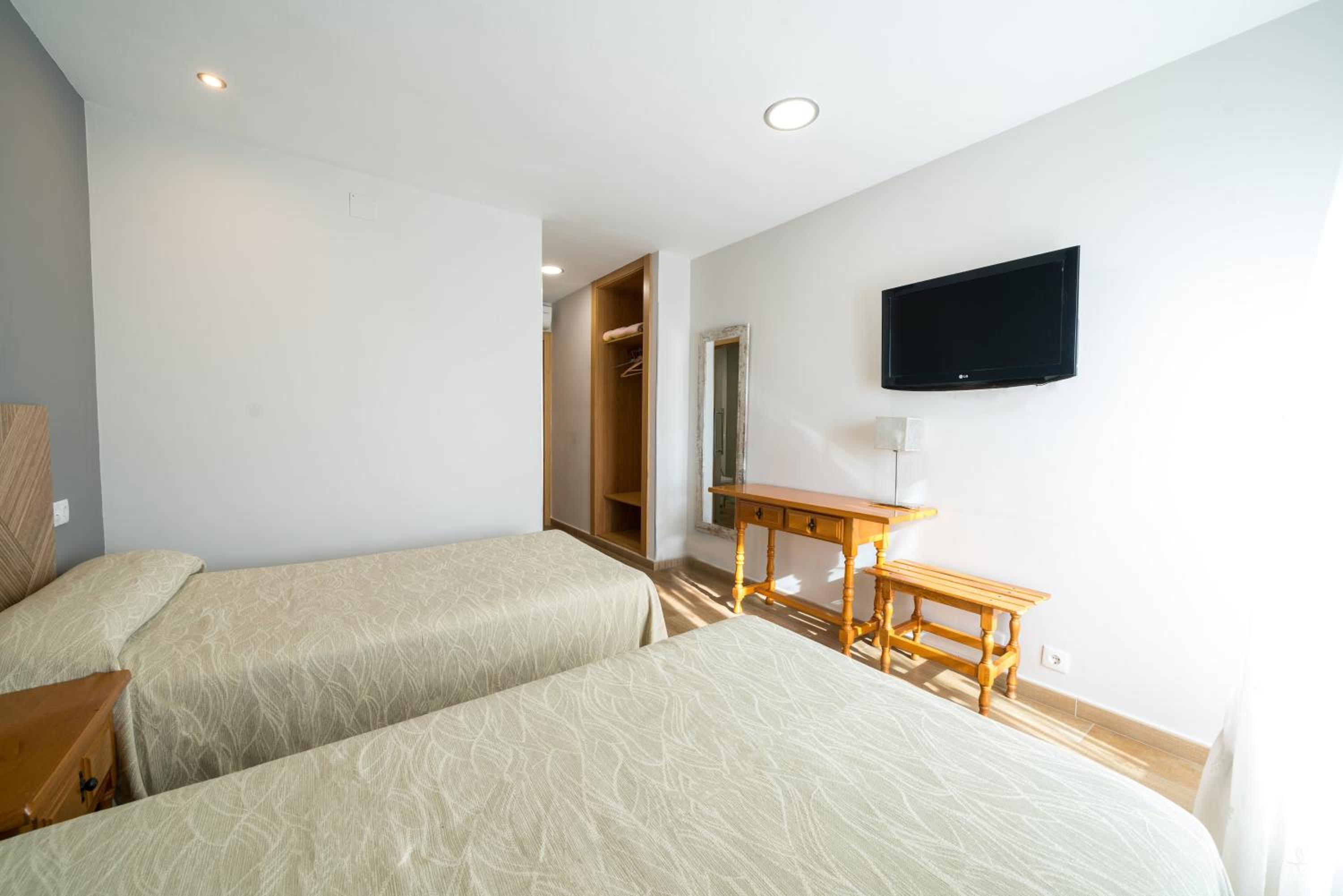Superior Twin Room photo 2
