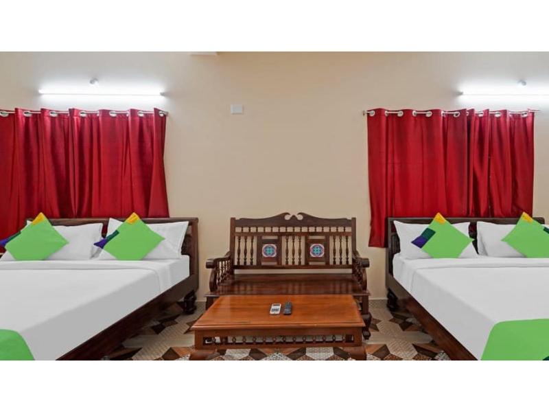 Deluxe Queen Room with Two Queen Beds photo 1