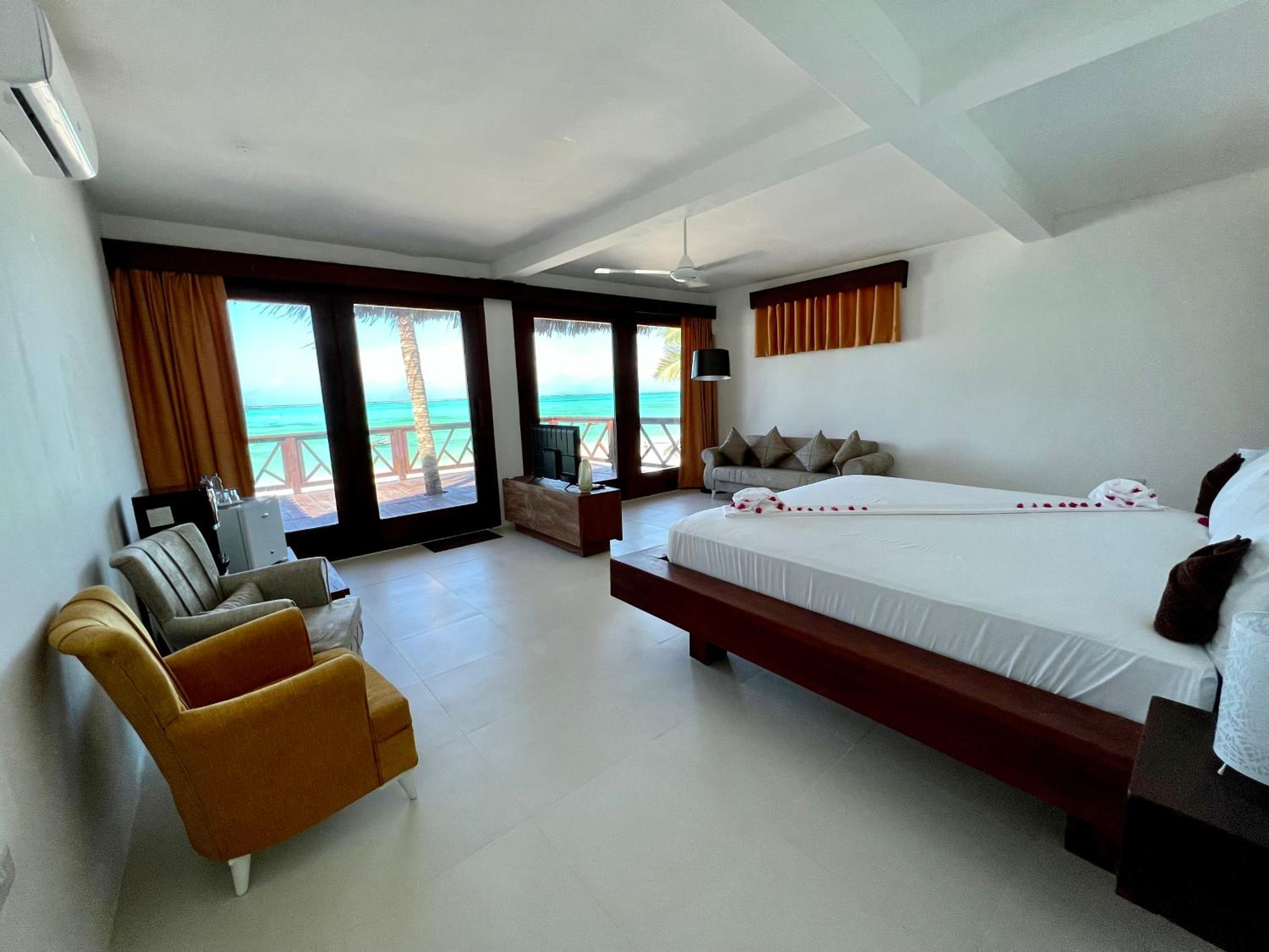 Junior Suite with Ocean View - Photo 3