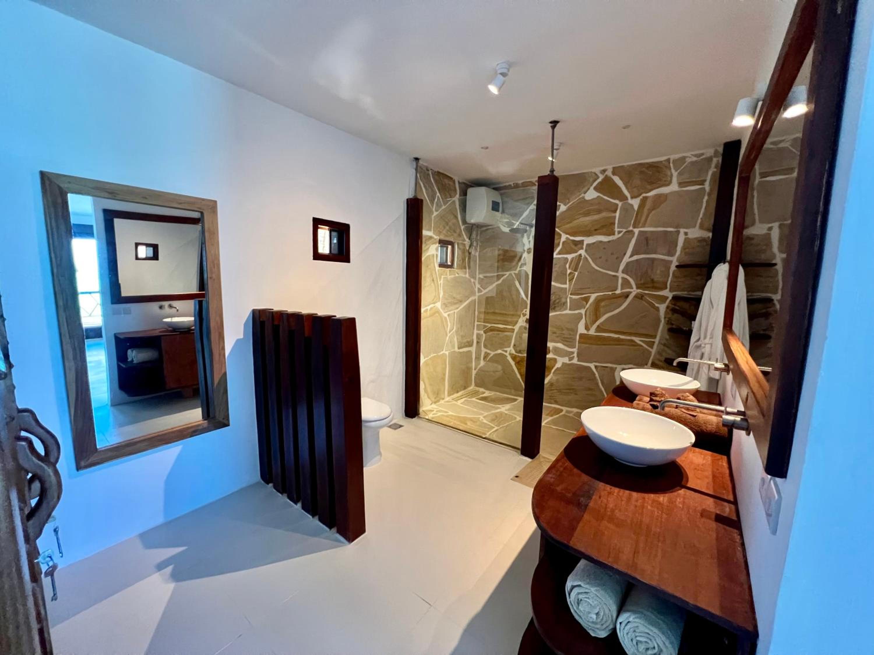 Junior Suite with Ocean View - Photo 5