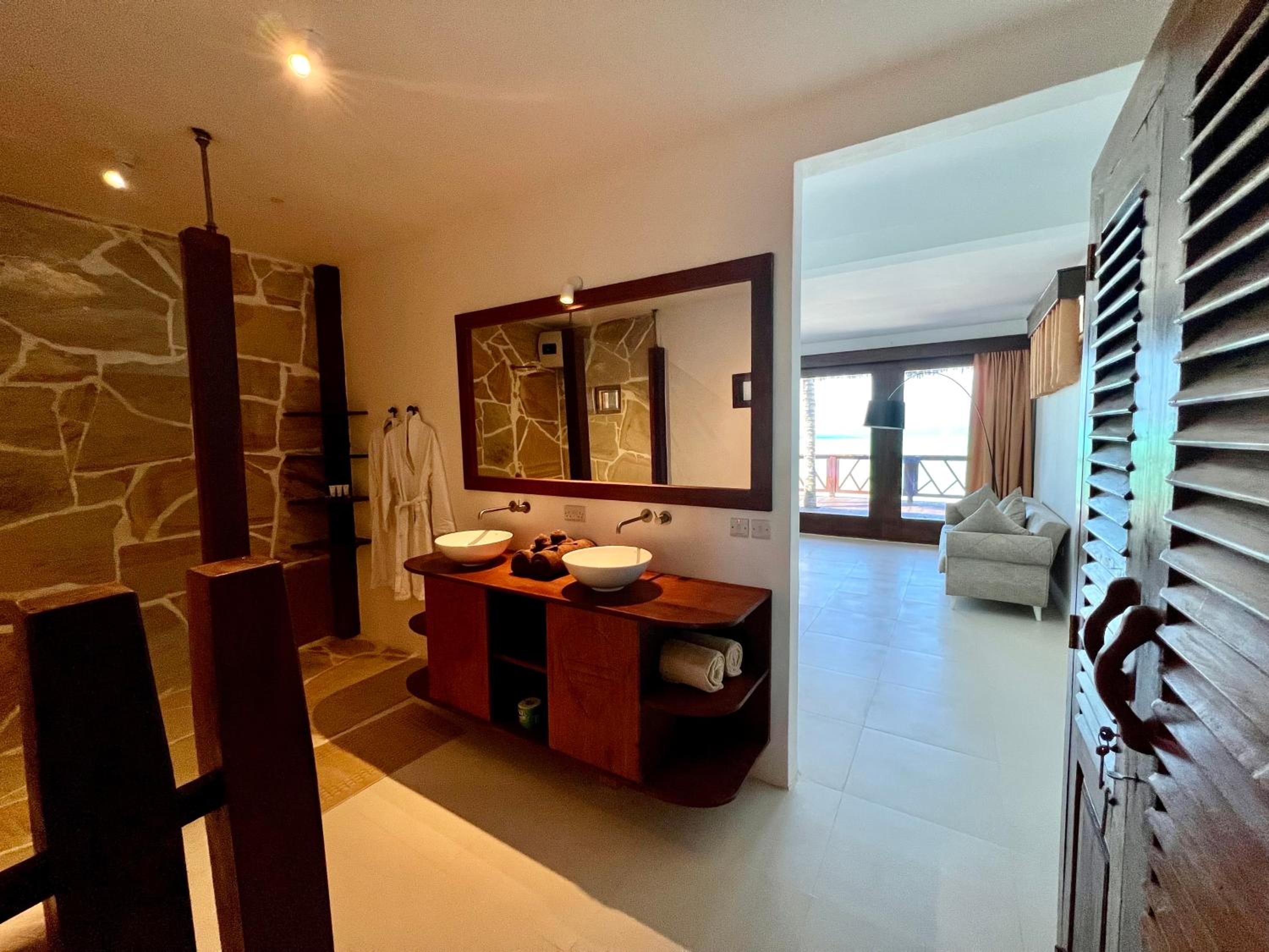 Junior Suite with Ocean View - Photo 6