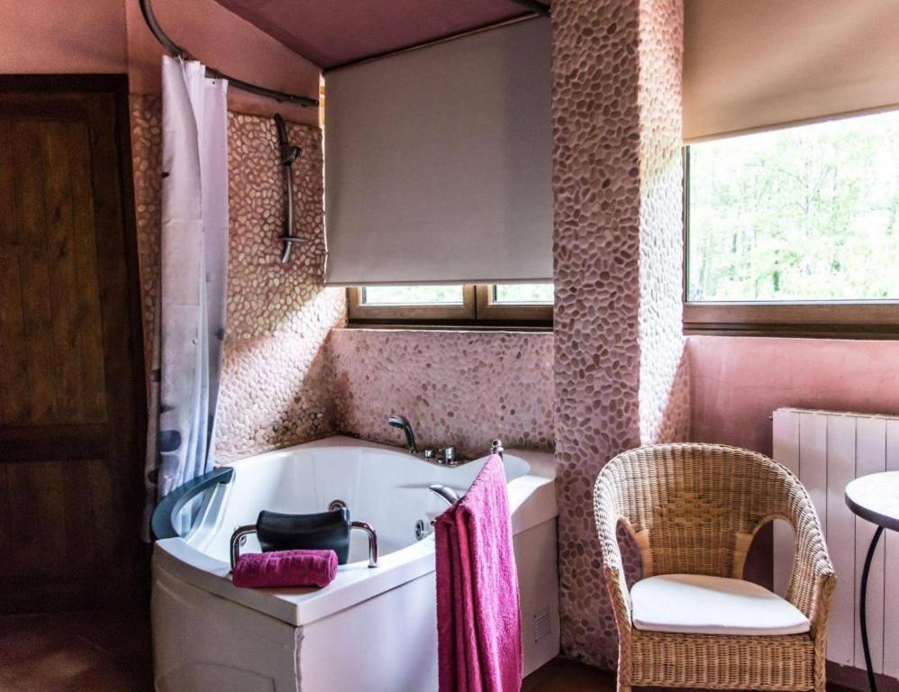 Deluxe Suite with Spa Bath photo 2