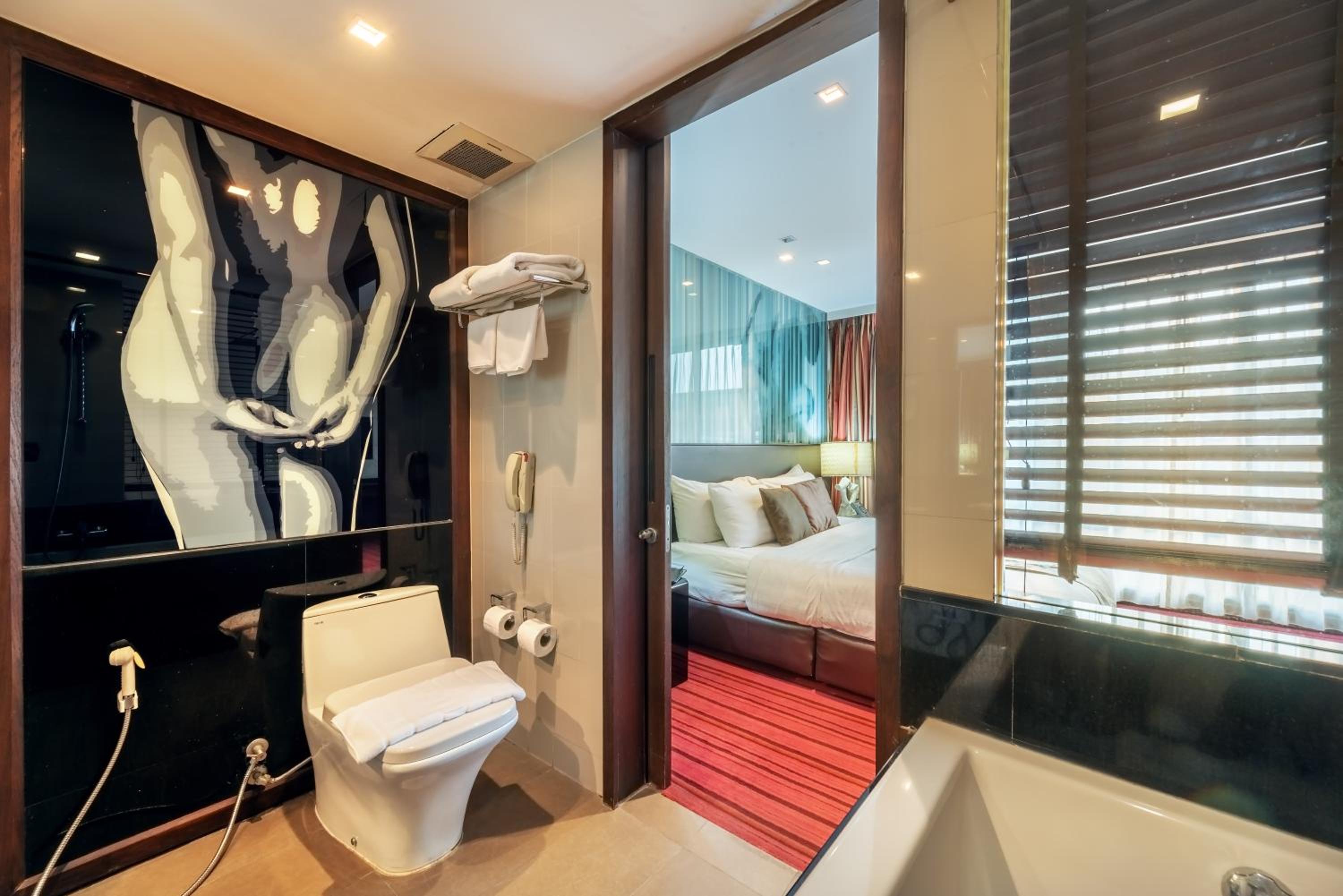 Corner Suite photo 2