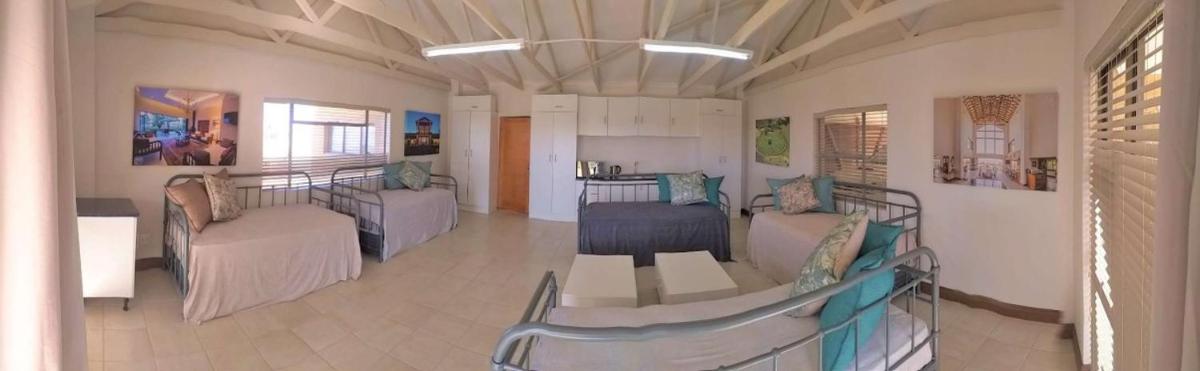 10-Bed Mixed Dormitory Room photo 1
