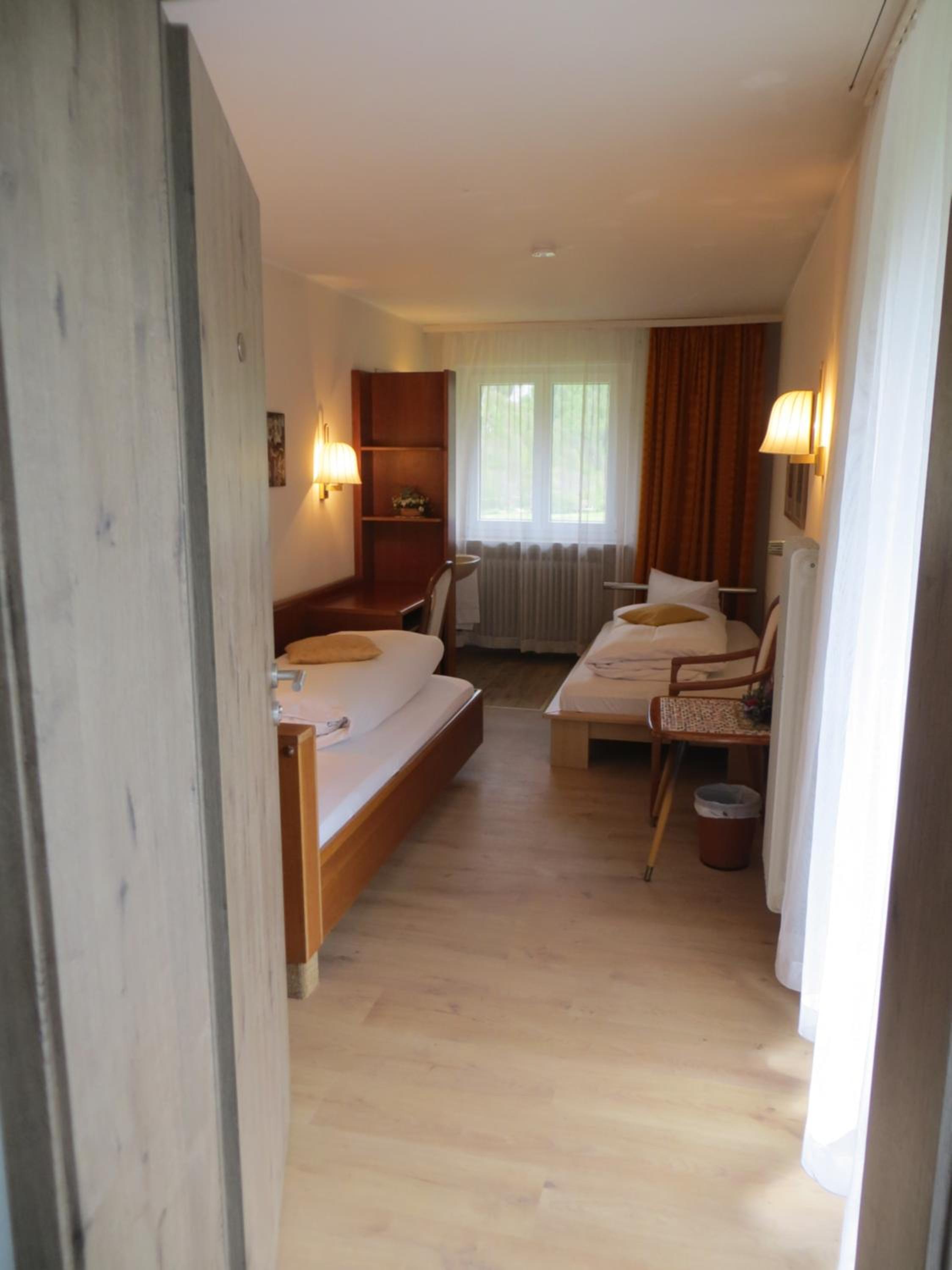 Standard Twin Room With Shared Bathroom