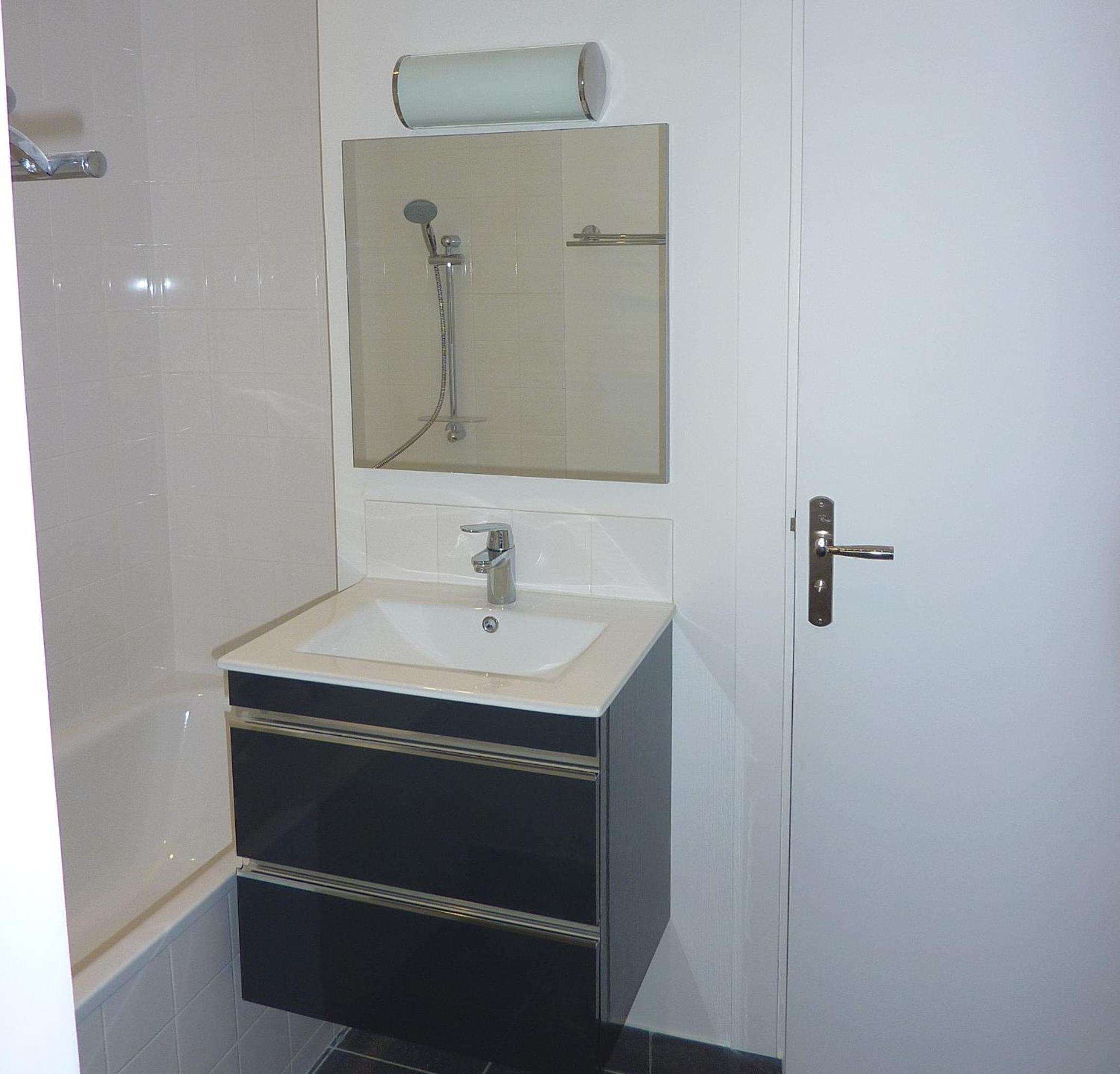 Apartment with Balcony photo 3