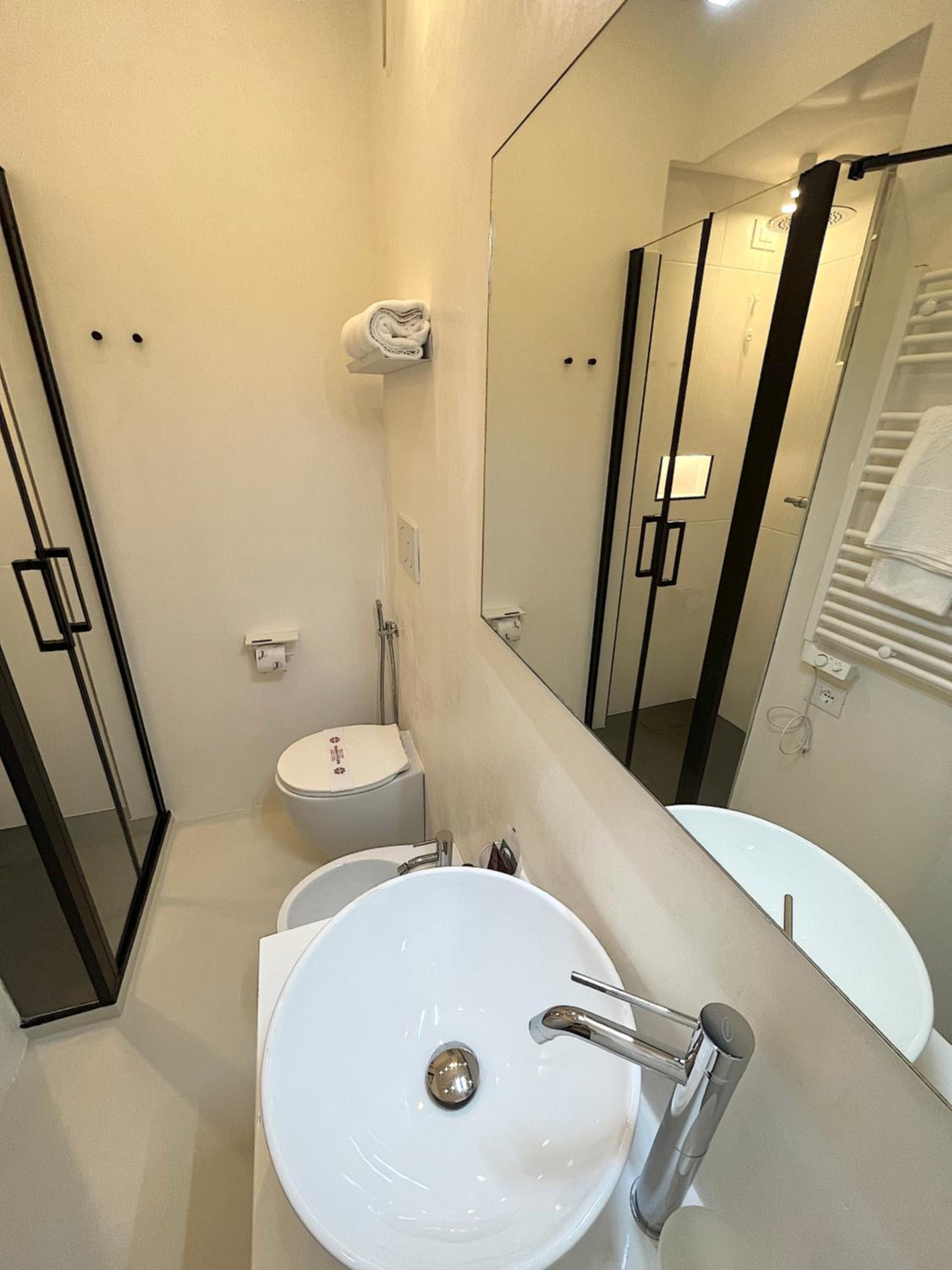 Small Double Room - Photo 2