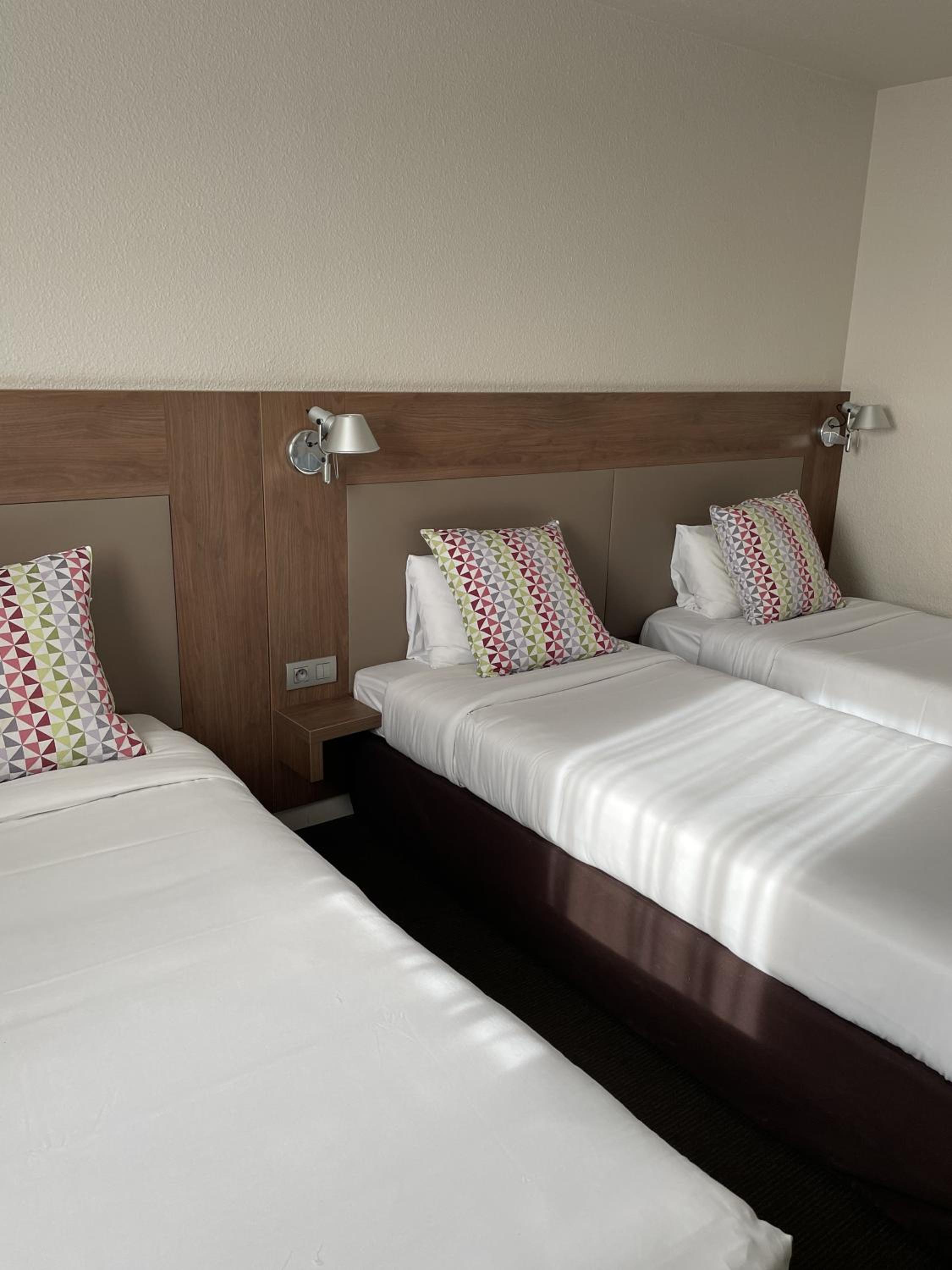 Superior Triple Room With 3 Single Beds photo 2