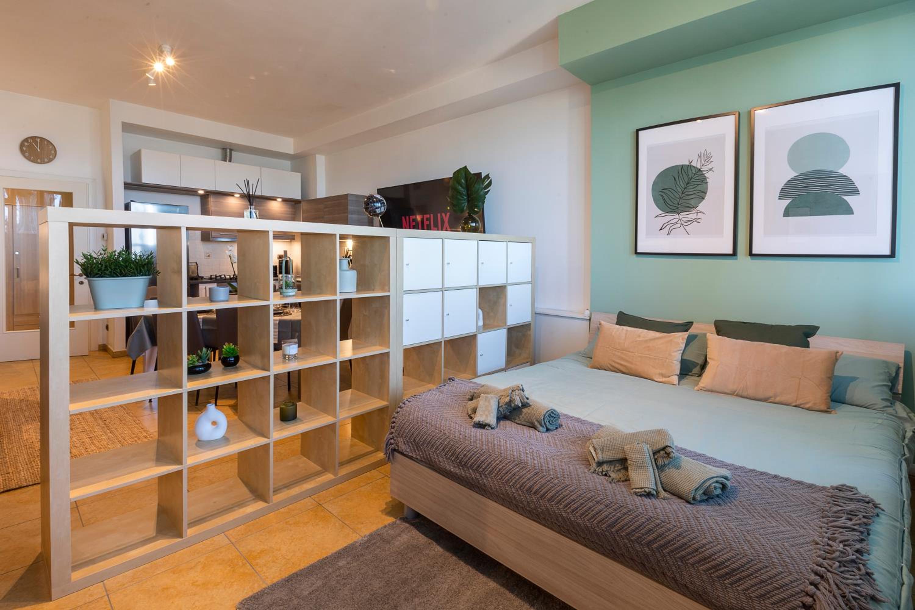 One-Bedroom Apartment photo 1