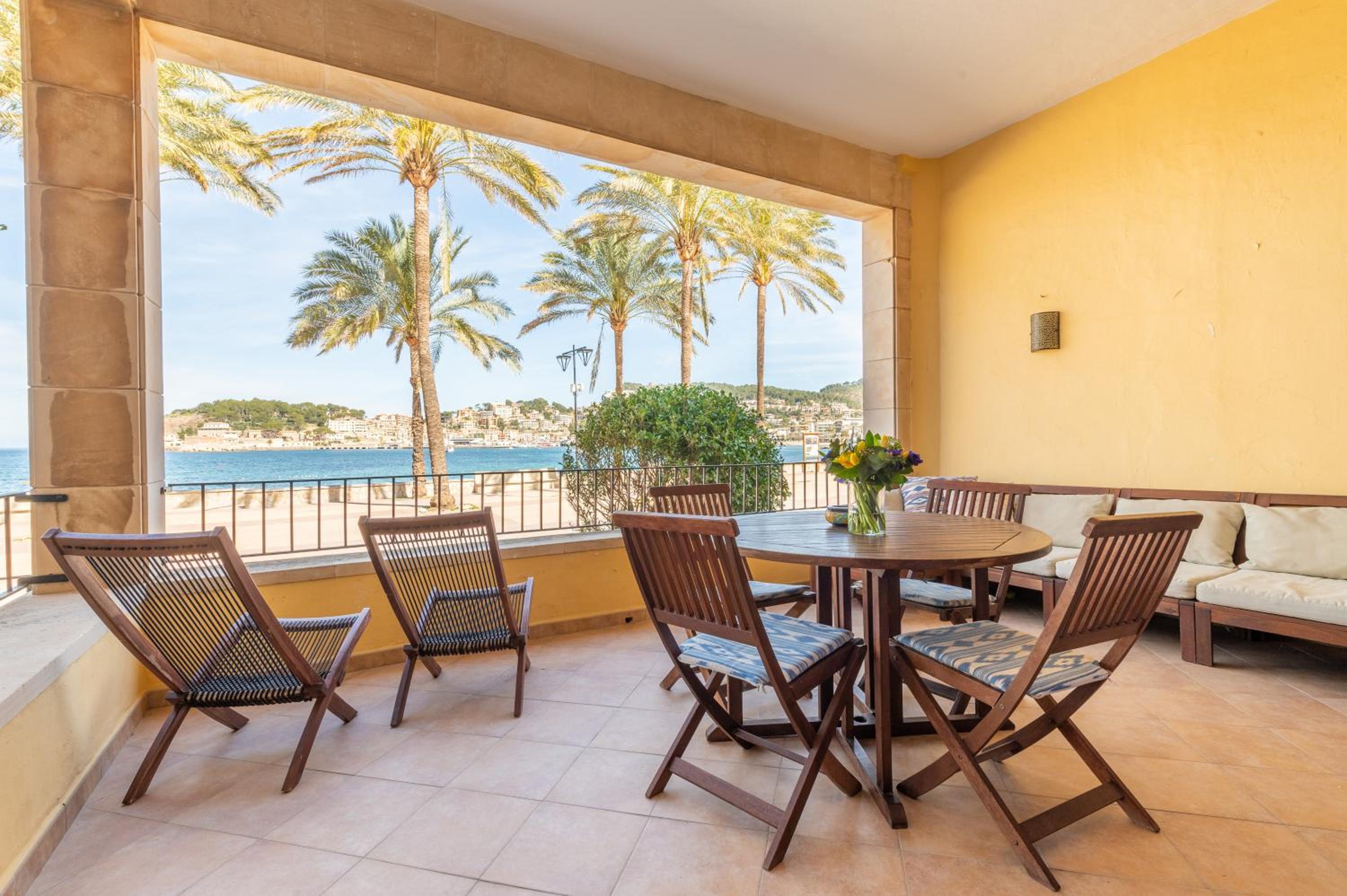 Two-Bedroom Deluxe Apartment with Ocean View photo 3