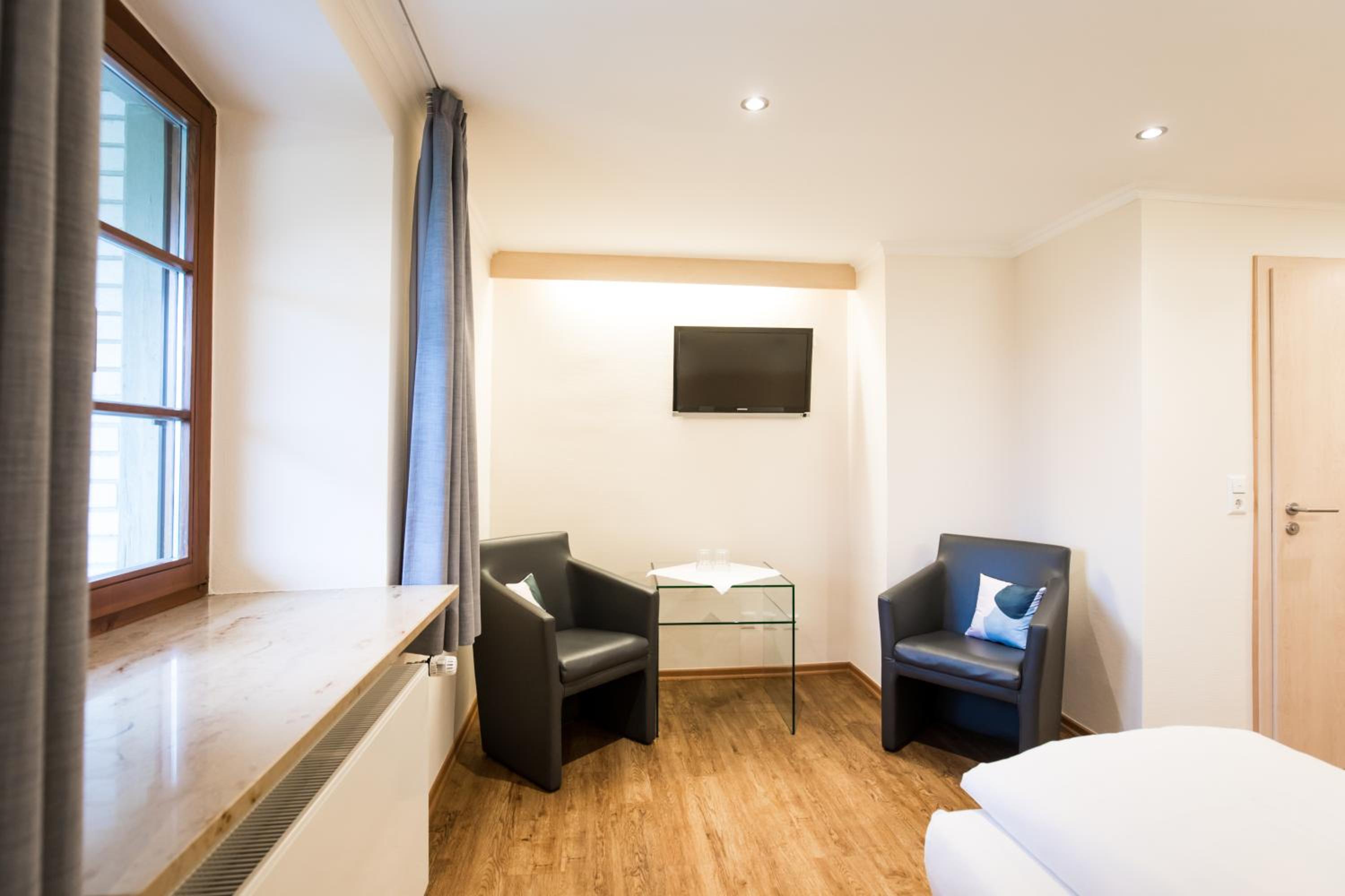Double Room - Photo 7