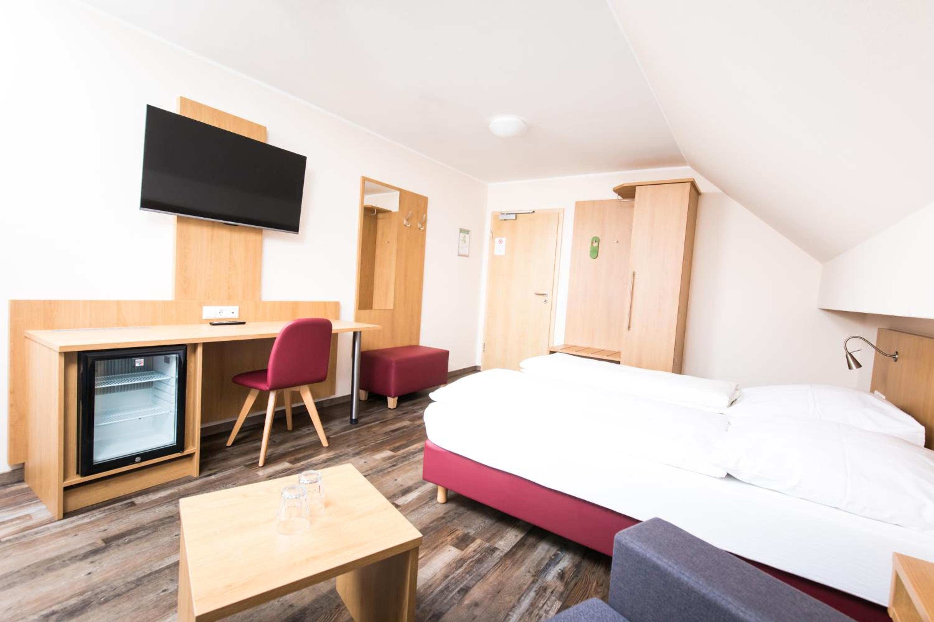 Double Room - Photo 5