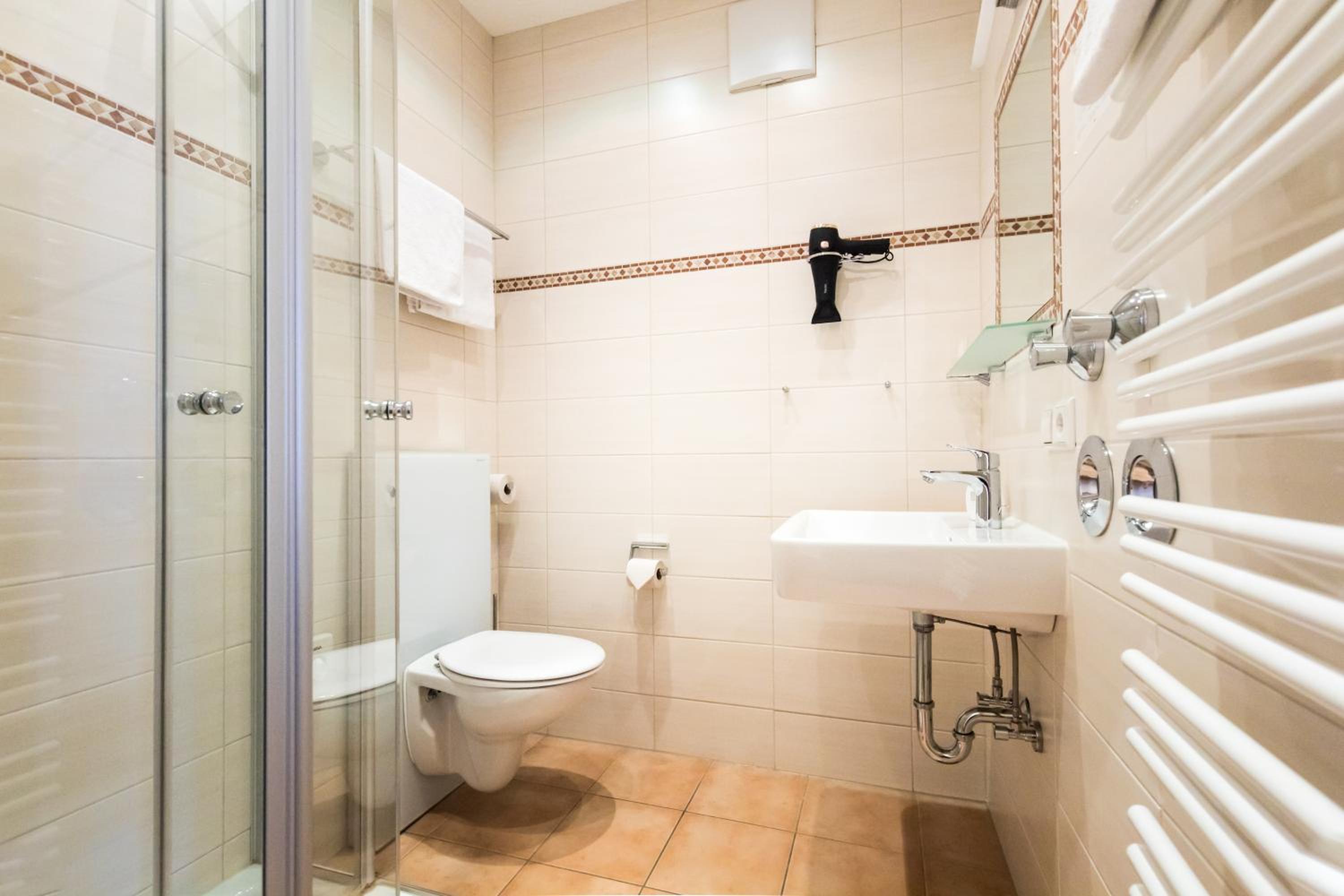 Double Room - Photo 9