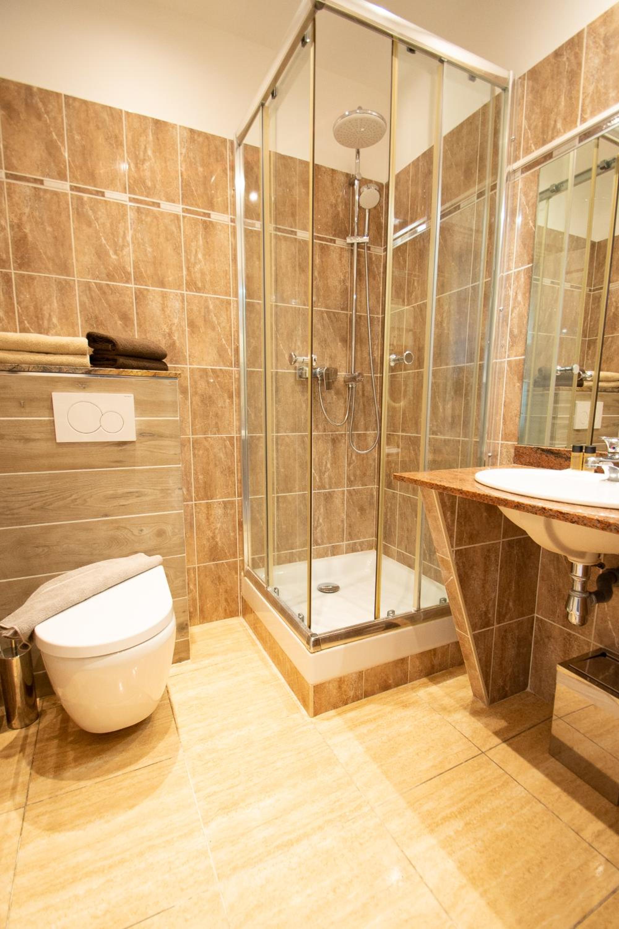 Double Room - Photo 12