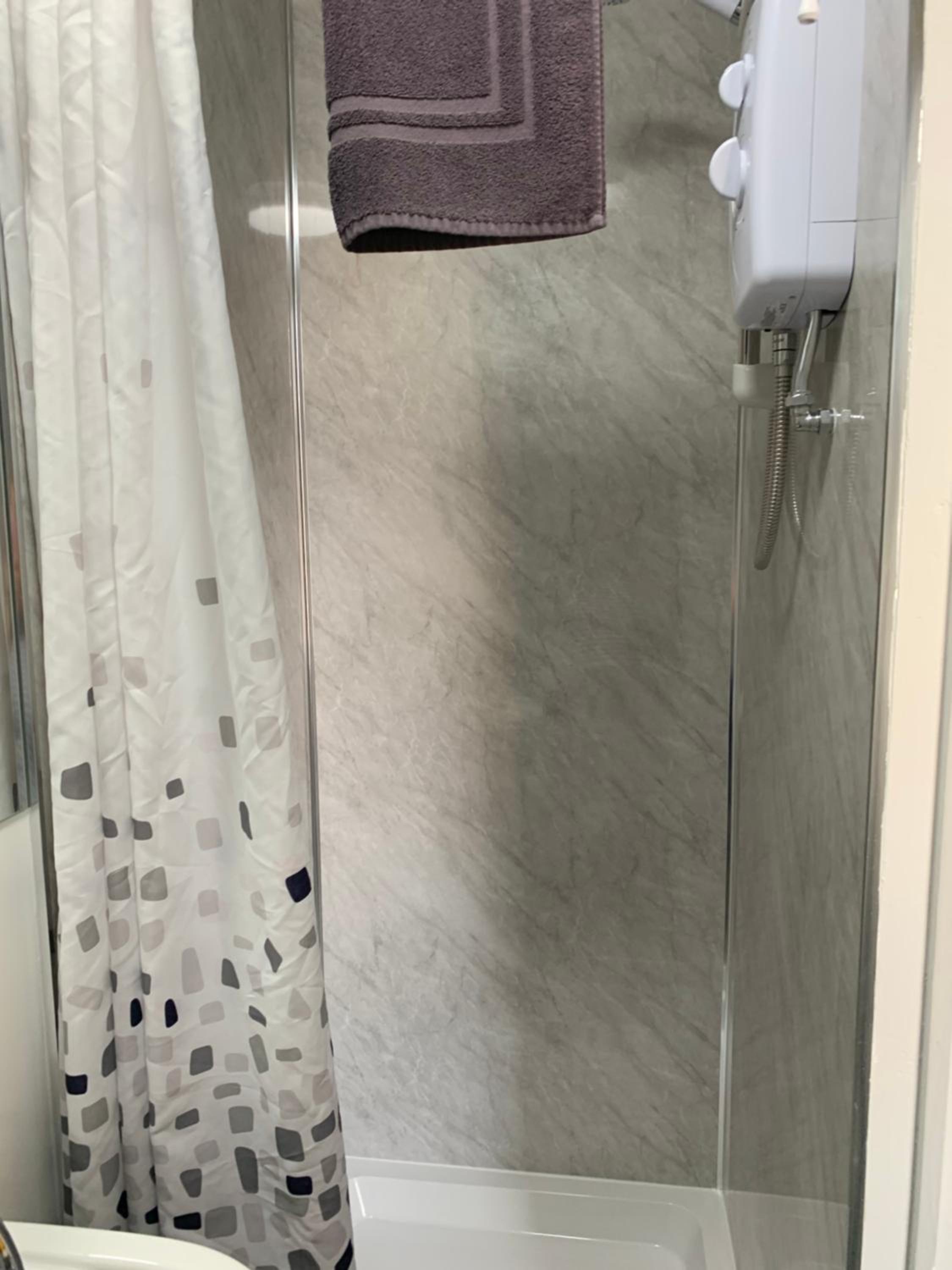 Standard Double Room - Photo 8