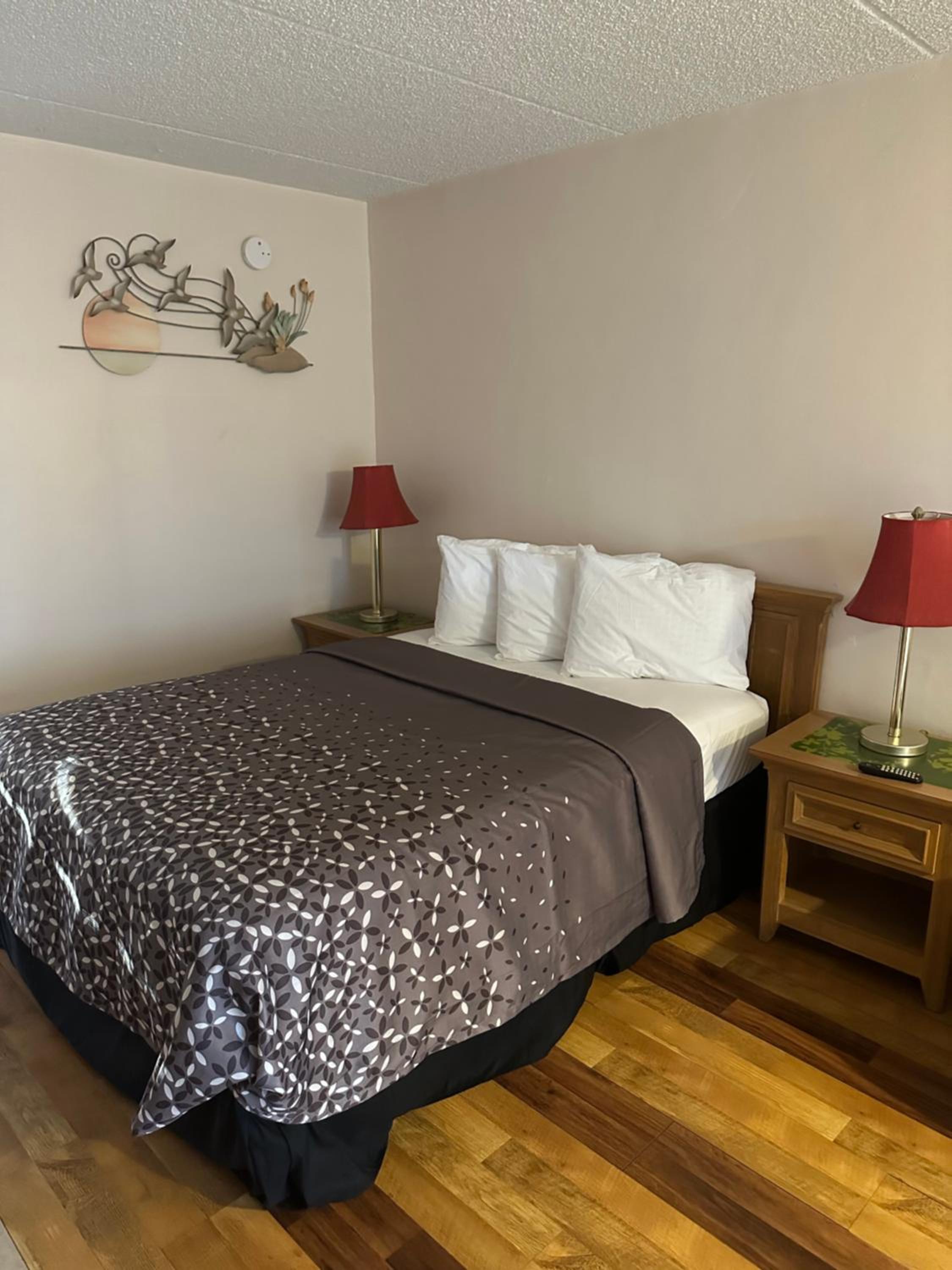Standard Queen Room - Photo 4