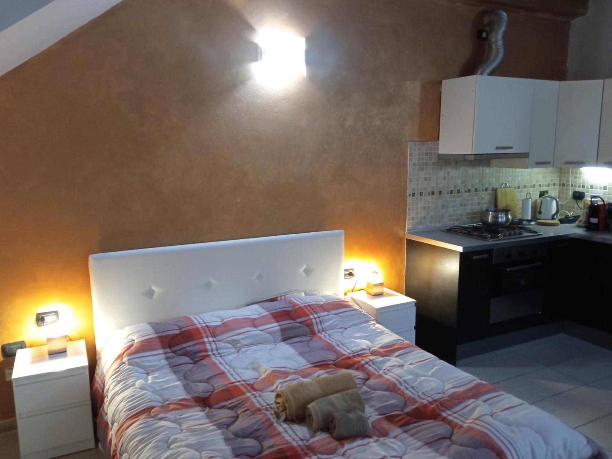 Large Double Room - Photo 1