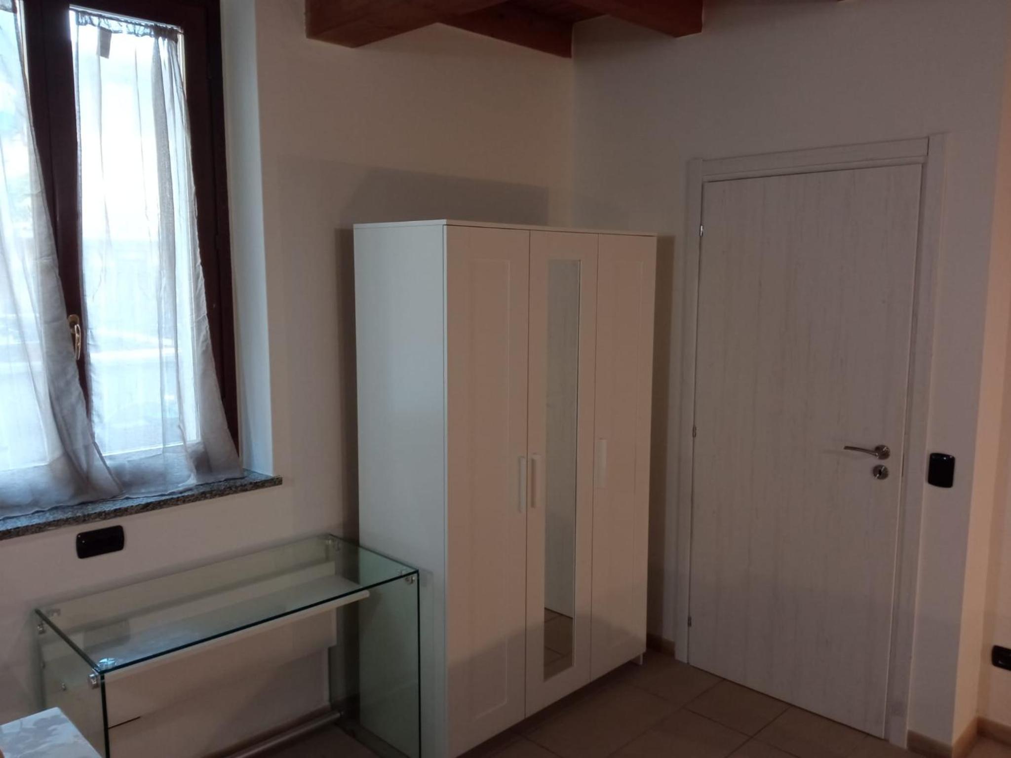 Large Double Room - Photo 4