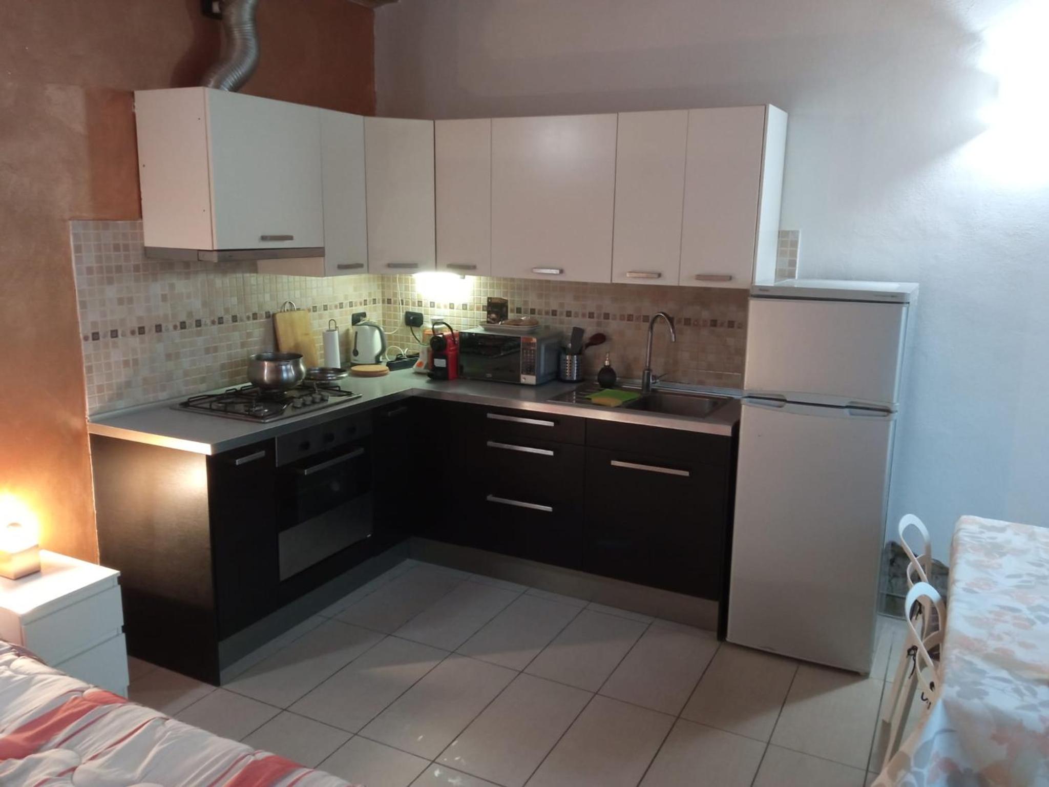 Large Double Room - Photo 5