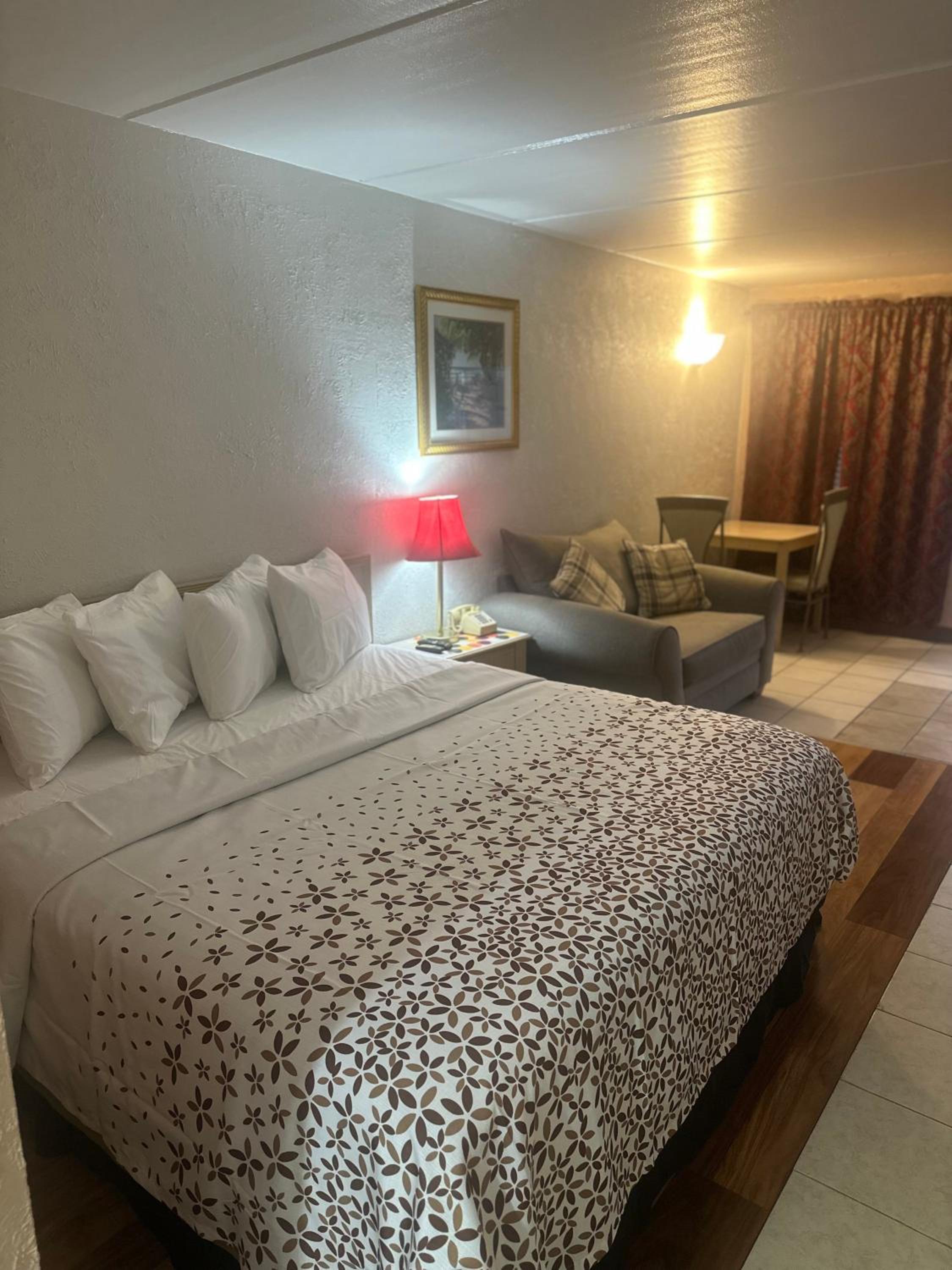 Standard King Room - Photo 6