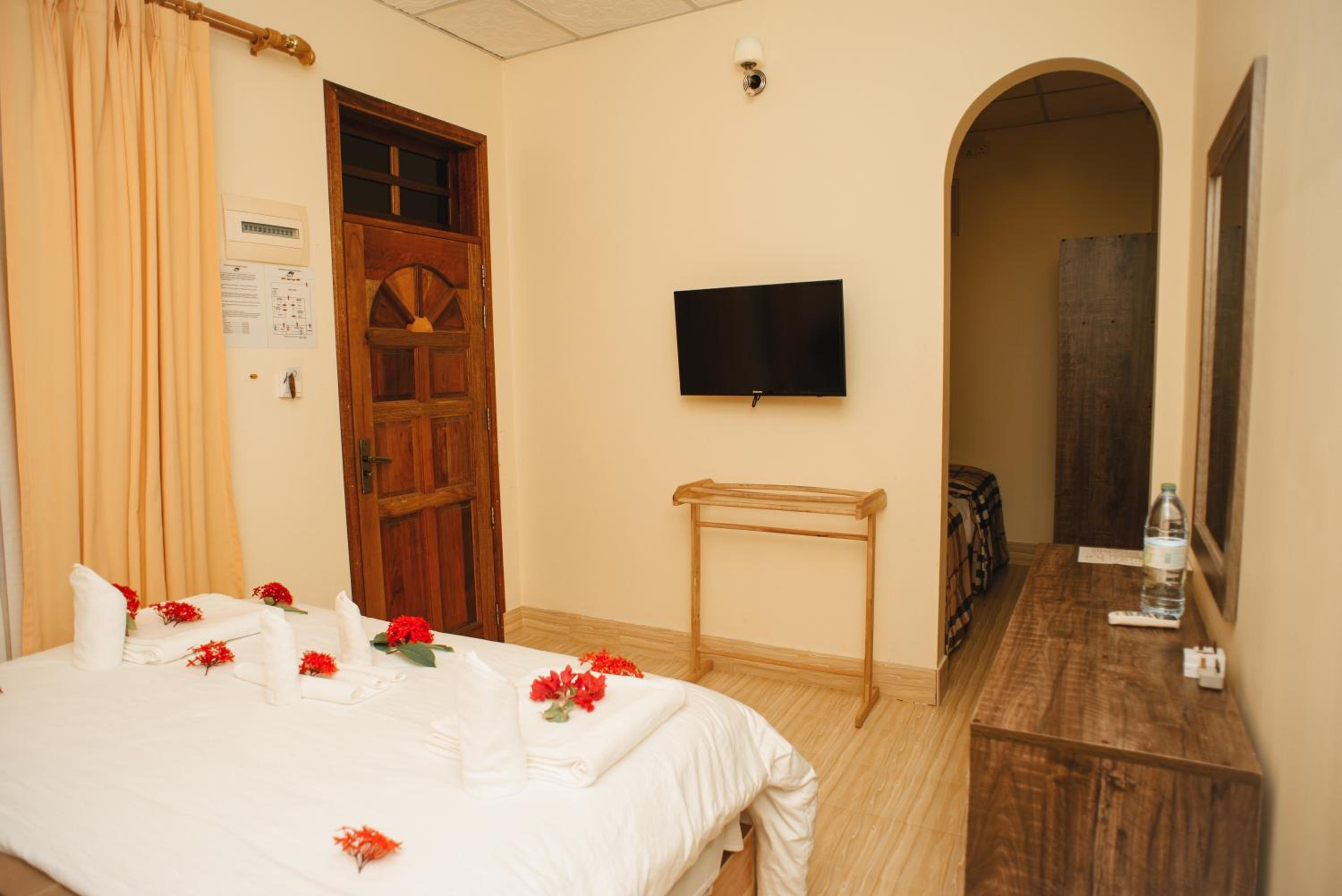Family Room - Photo 10