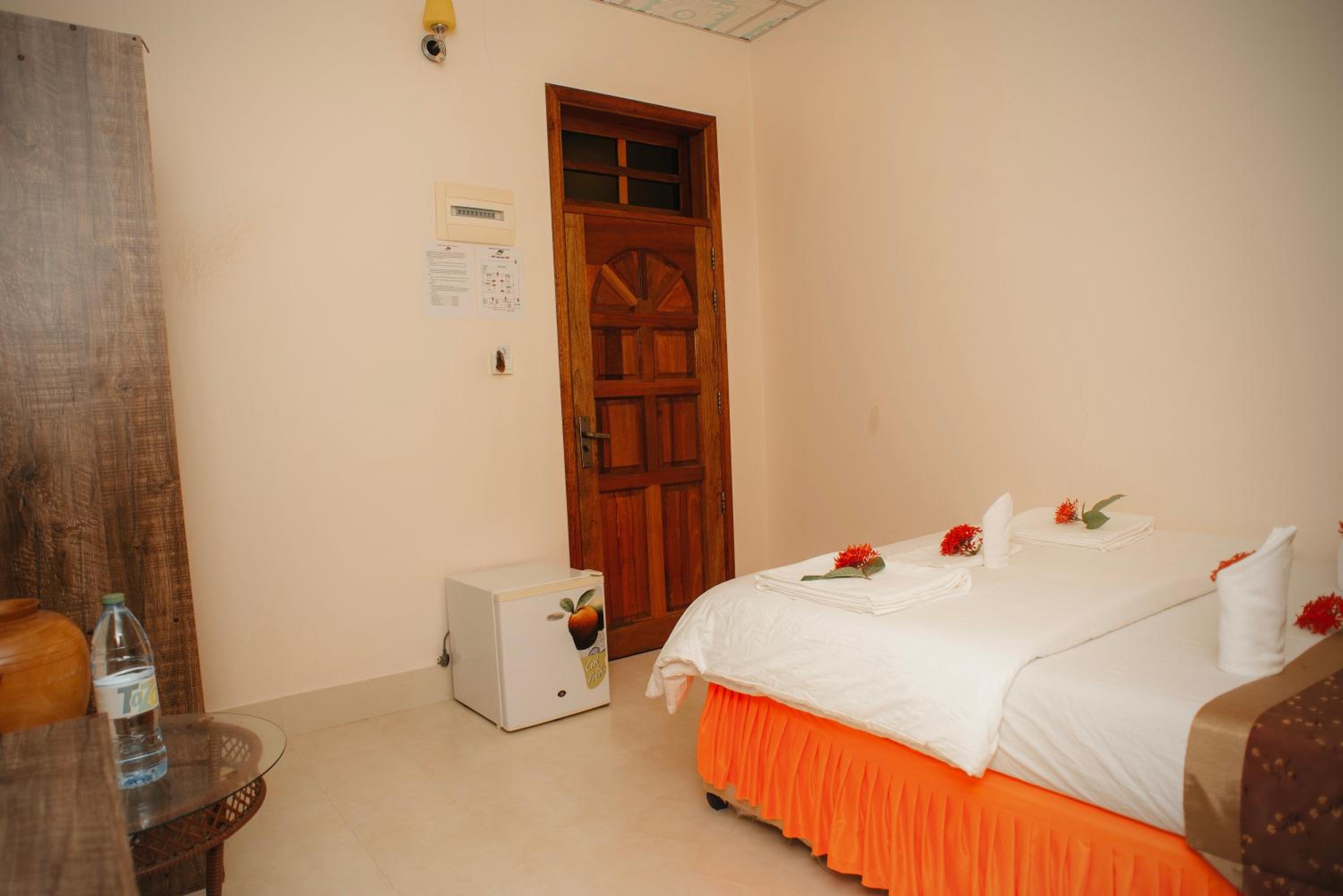 Deluxe Double Room with Bath - Photo 1