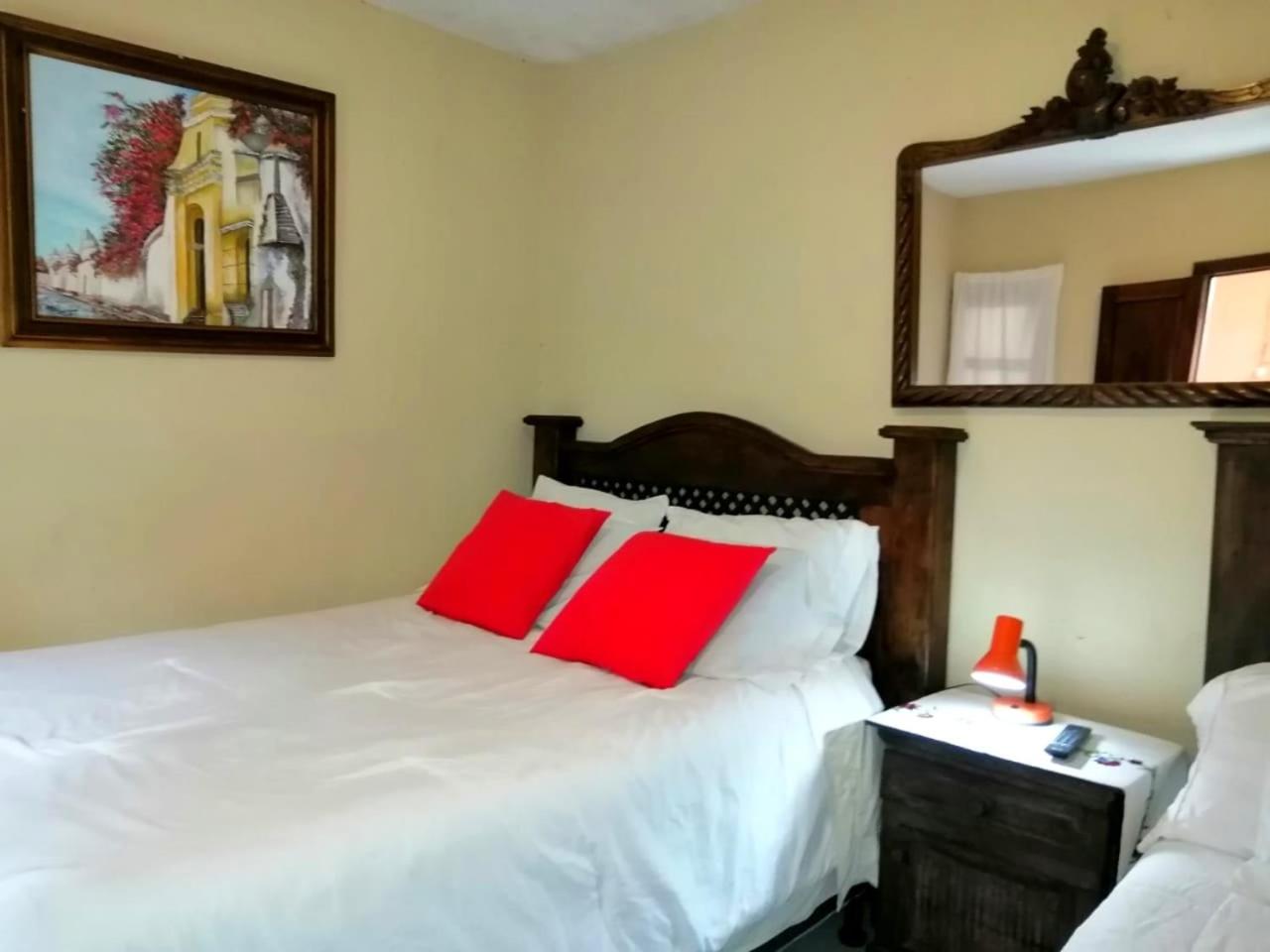 Queen Room with Shared Bathroom photo 1