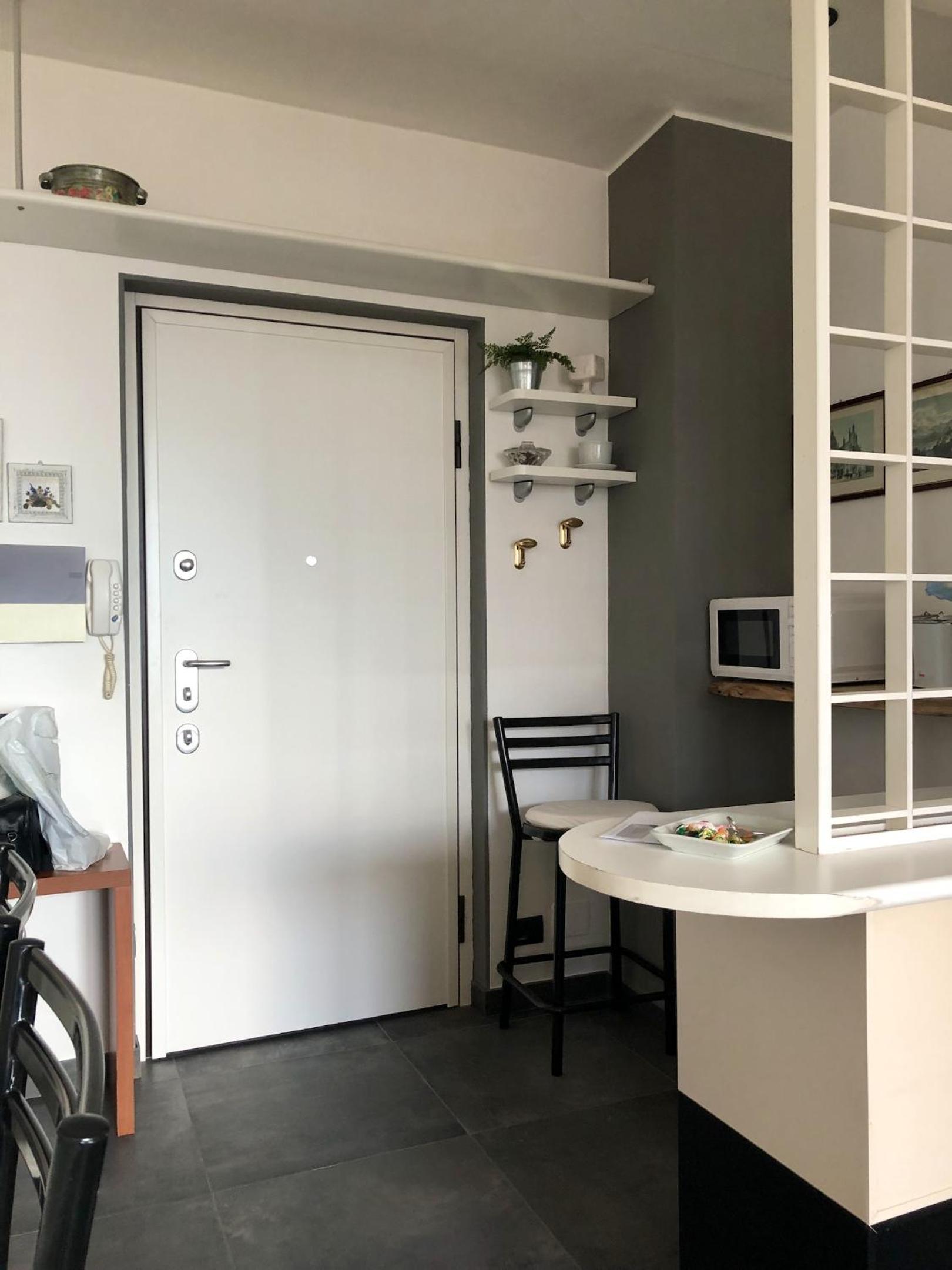 One-Bedroom Apartment photo 2