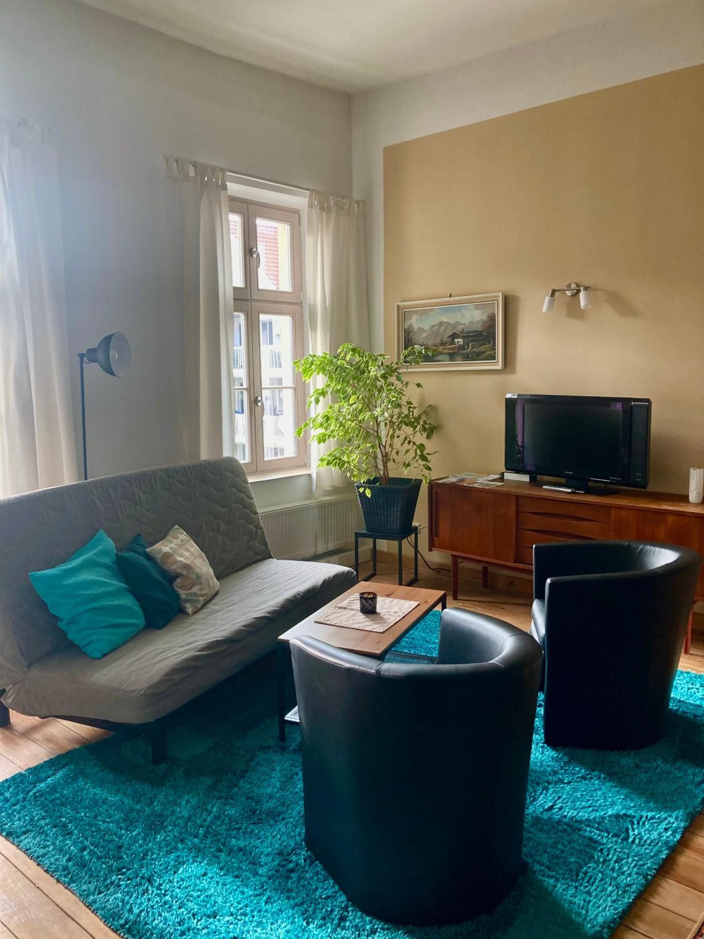 One-Bedroom Apartment photo 1