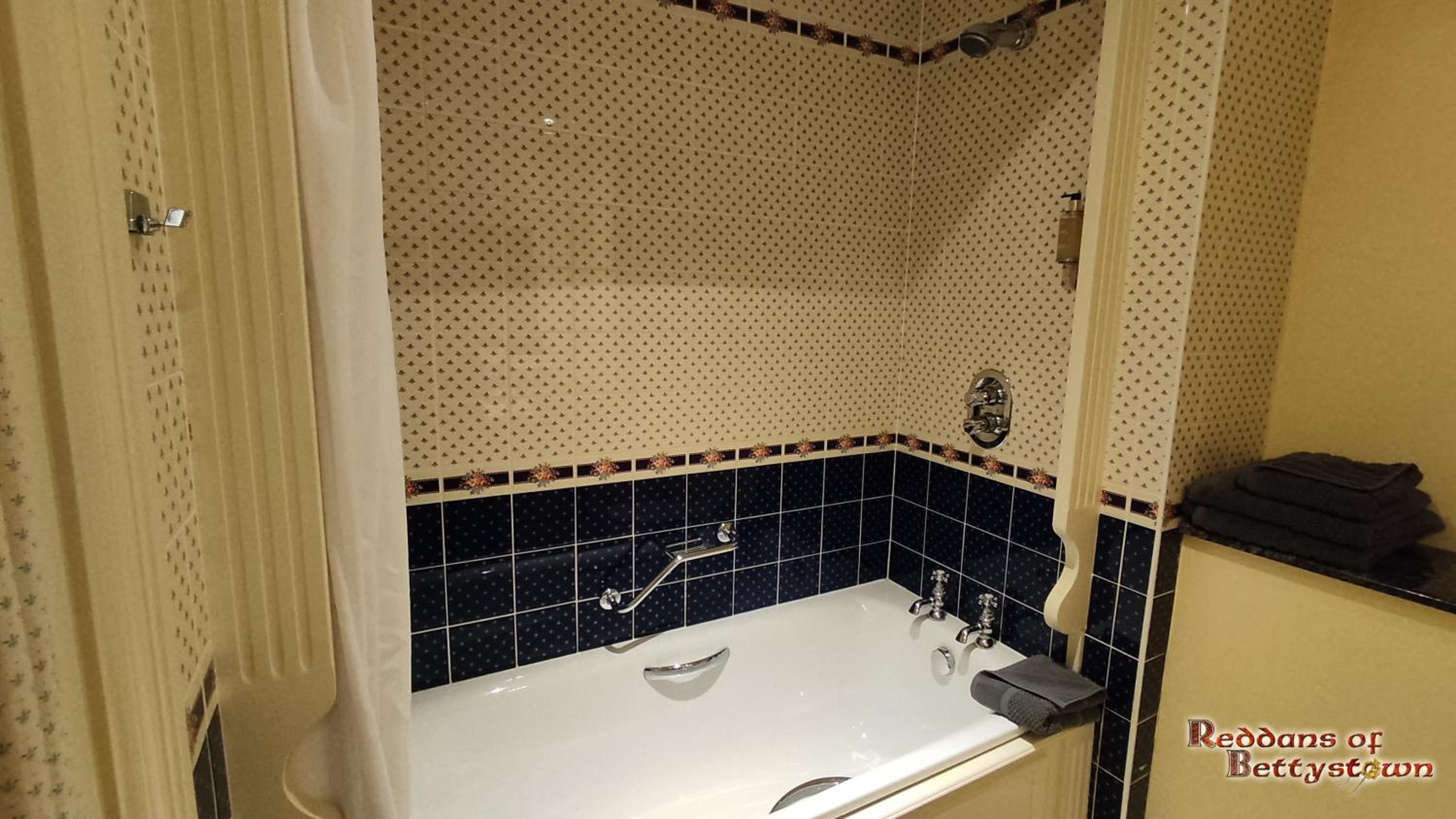 Deluxe King Room photo 2