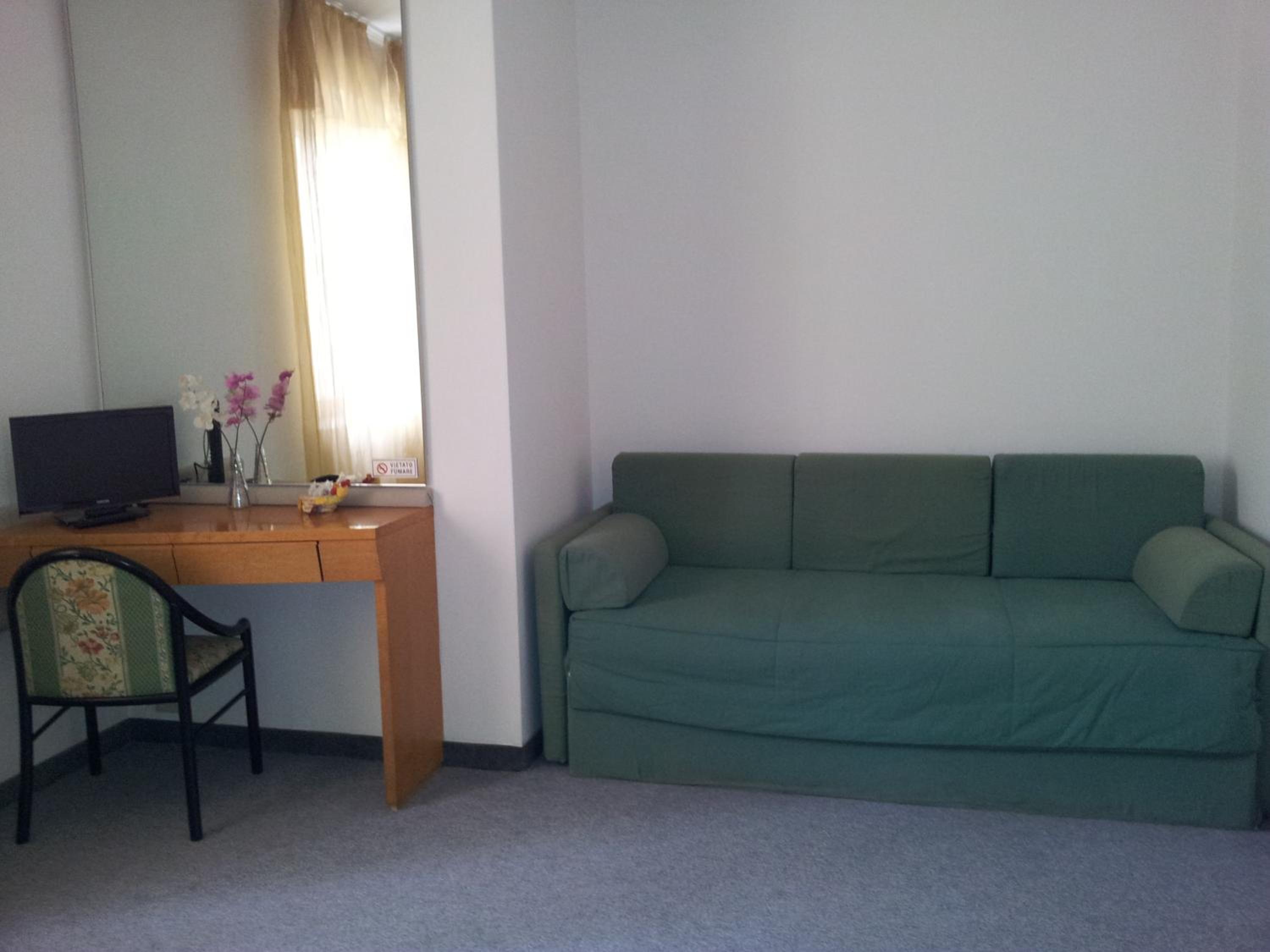 Deluxe Double Room with Shower photo 3
