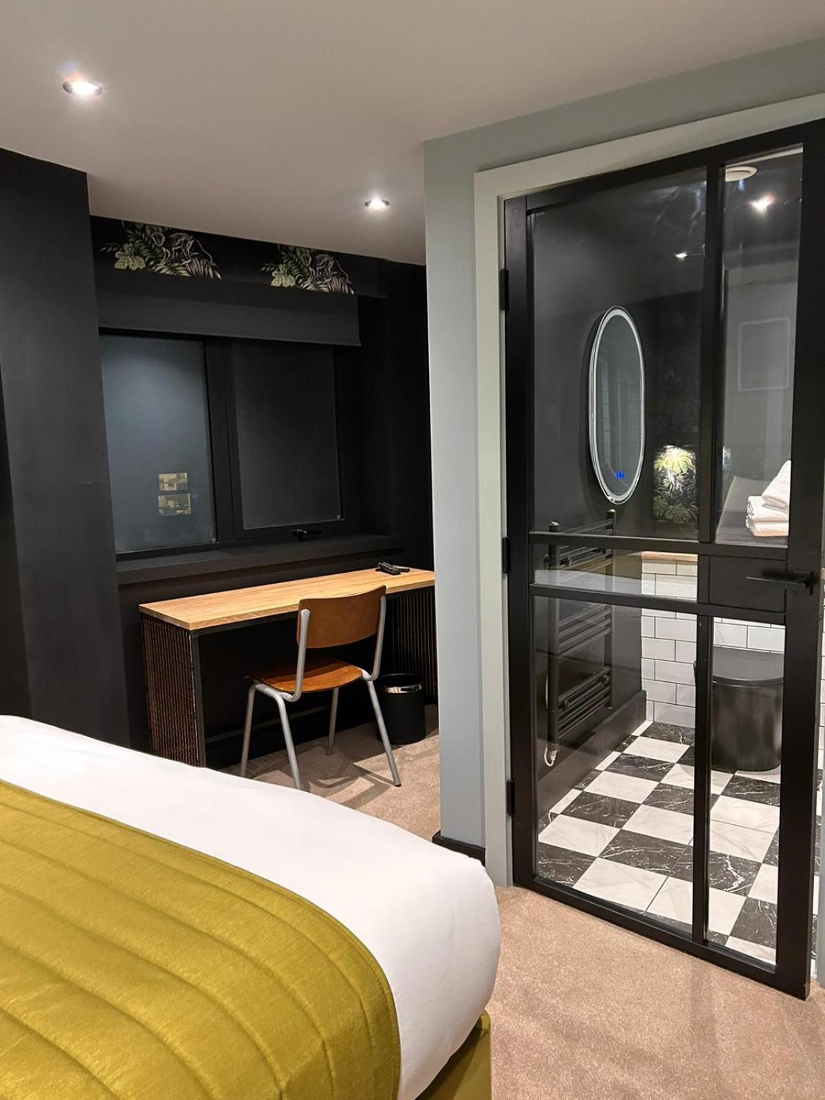 Large Double Room - Photo 2