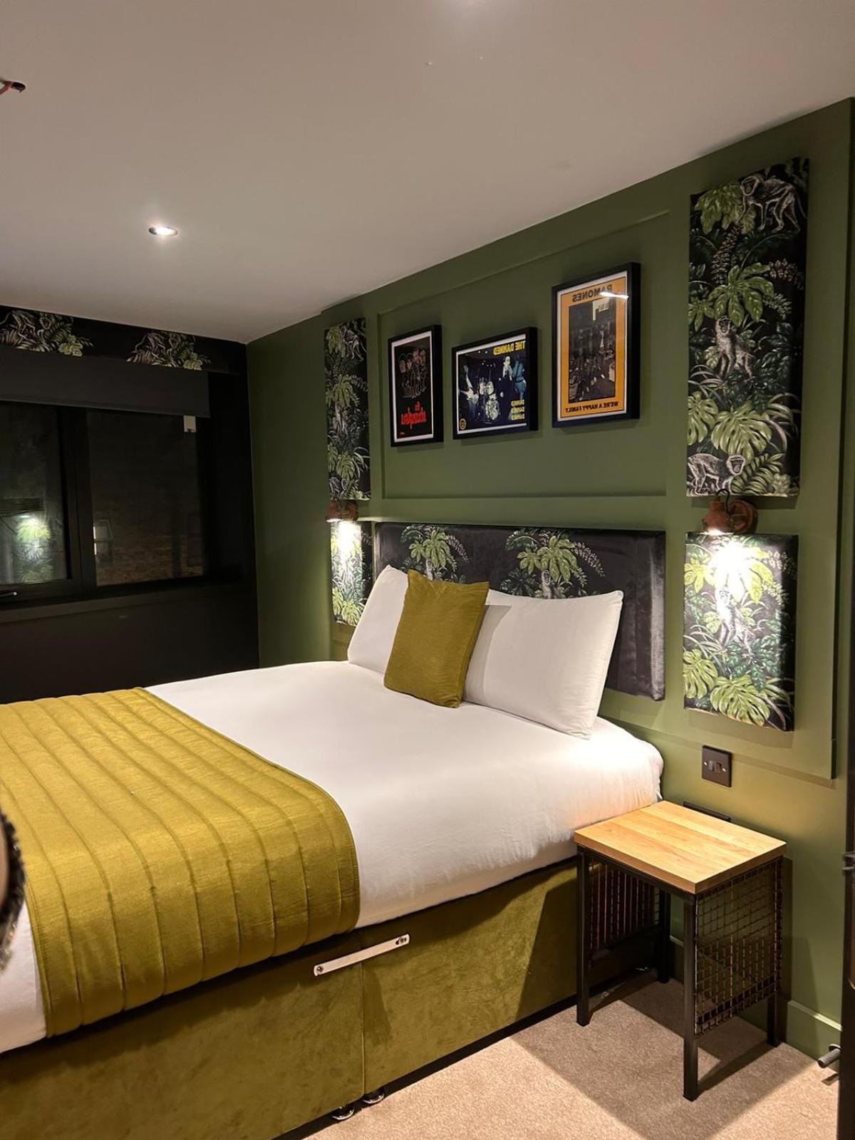 Large Double Room - Photo 3