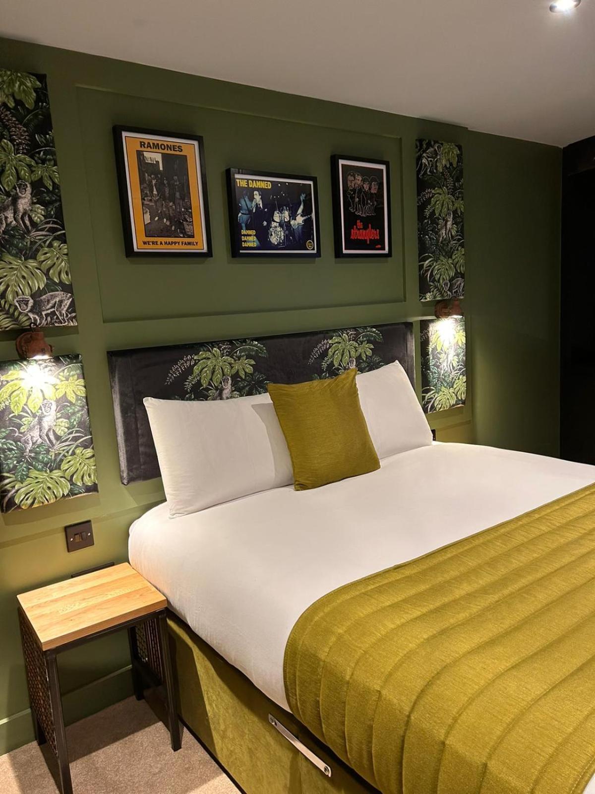 Large Double Room - Photo 4