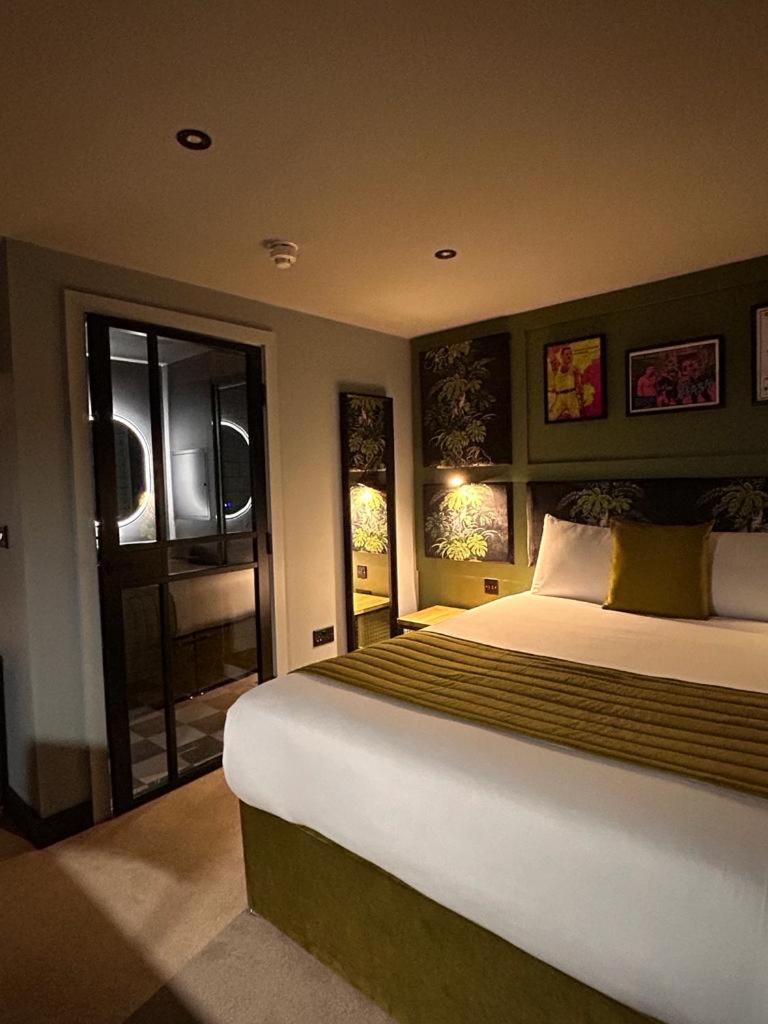 Large Double Room - Photo 5