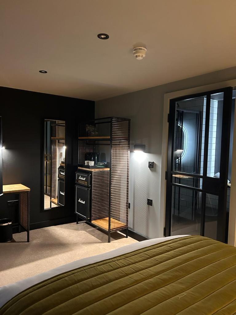 Large Double Room - Photo 6