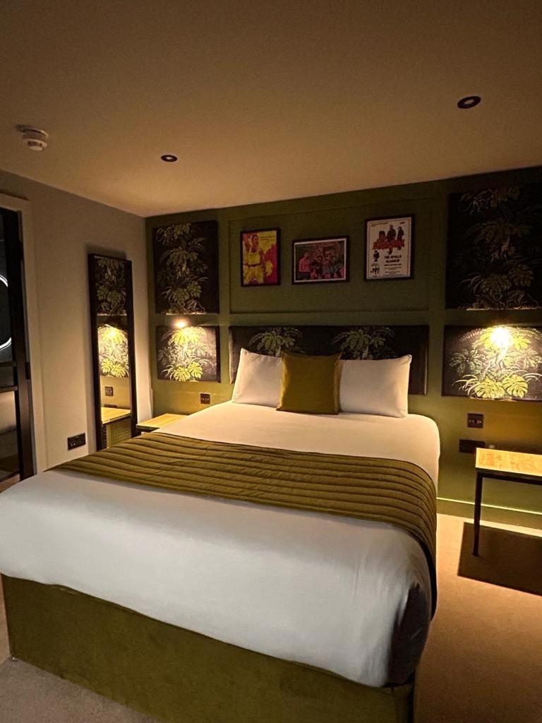 Large Double Room - Photo 8