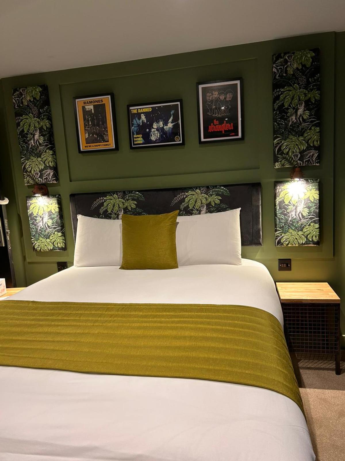 Large Double Room - Photo 9