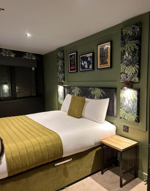 Large Double Room - Photo 13