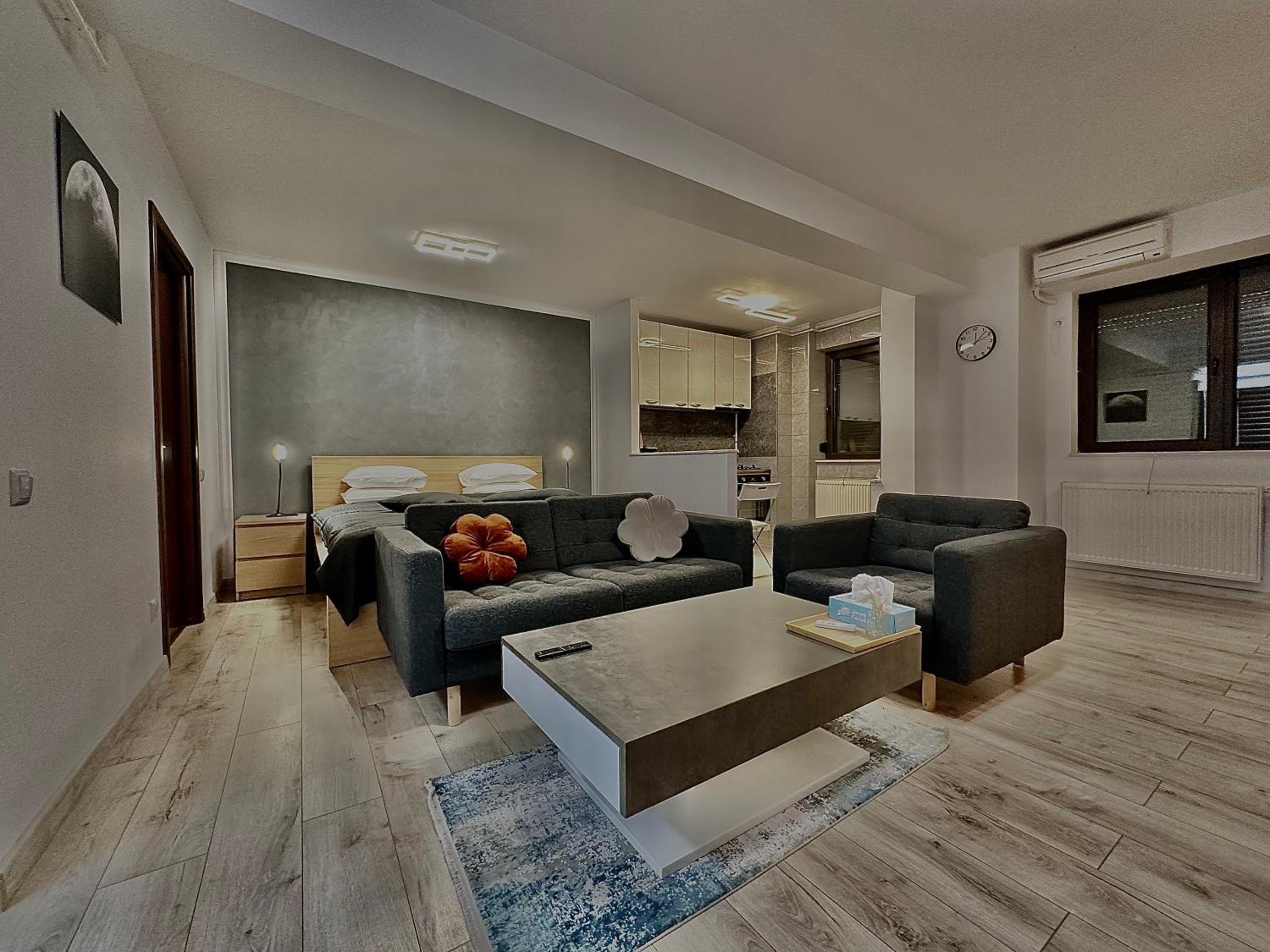 Studio Apartment - Photo 1