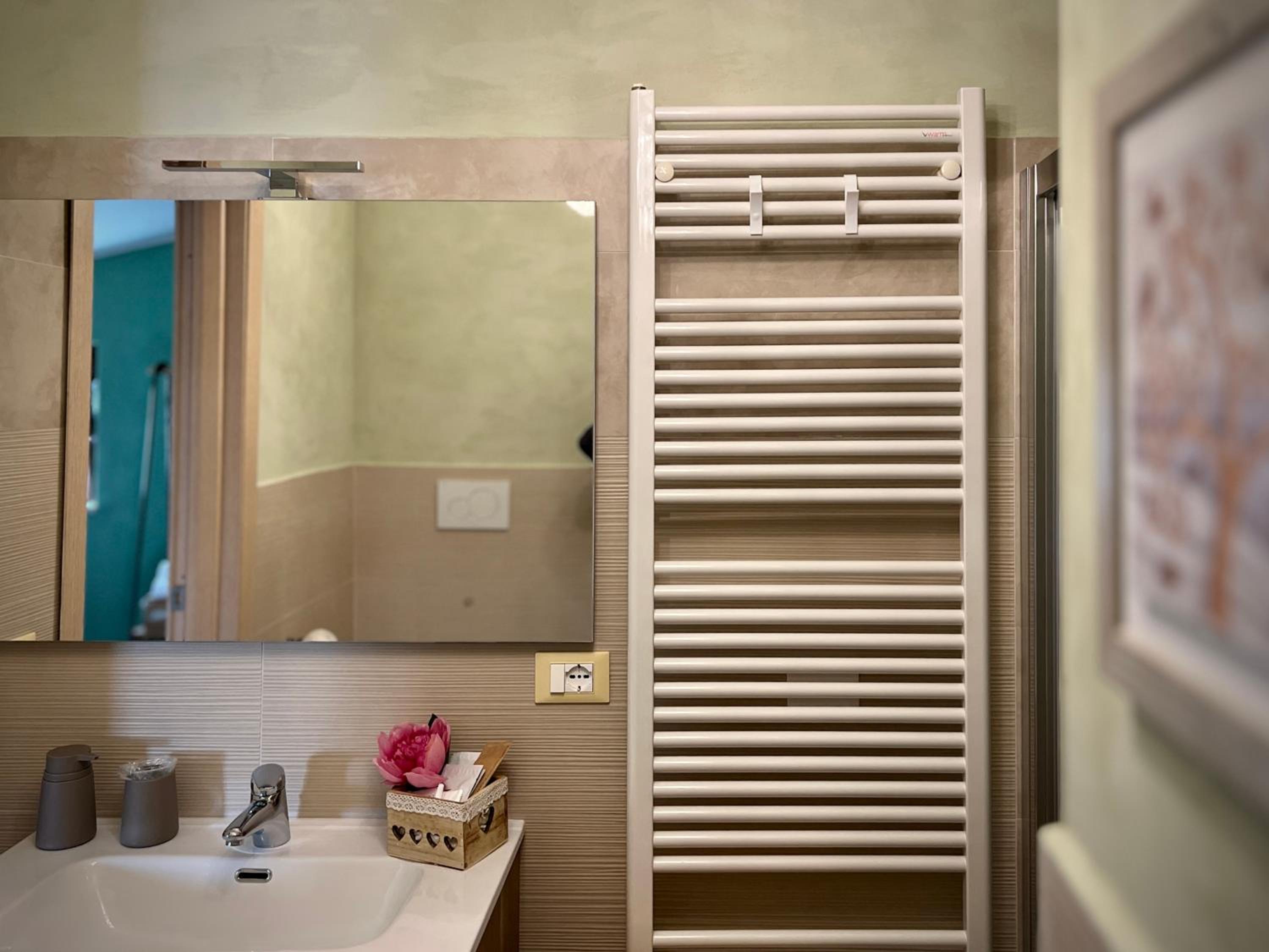 Deluxe Family Suite - Photo 19