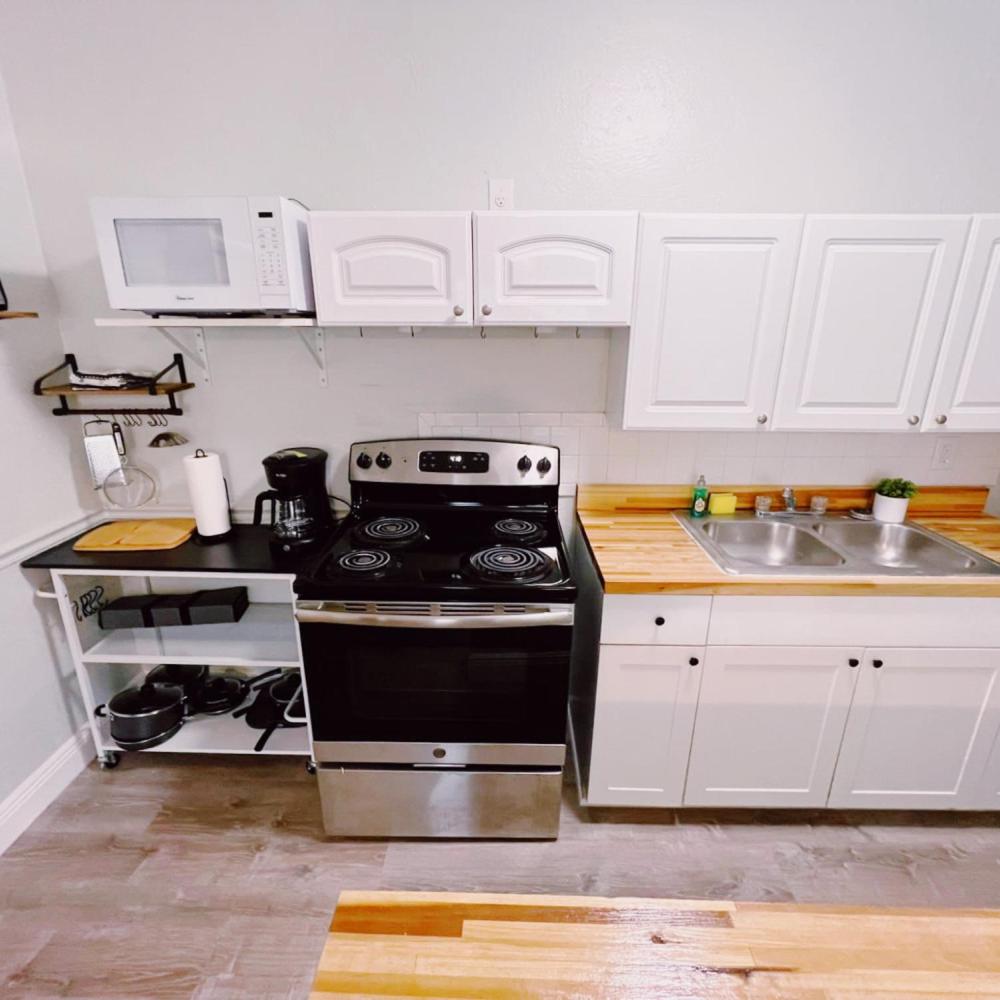 Deluxe One Bedroom Queen with Kitchen and Sofa Bed - Photo 8