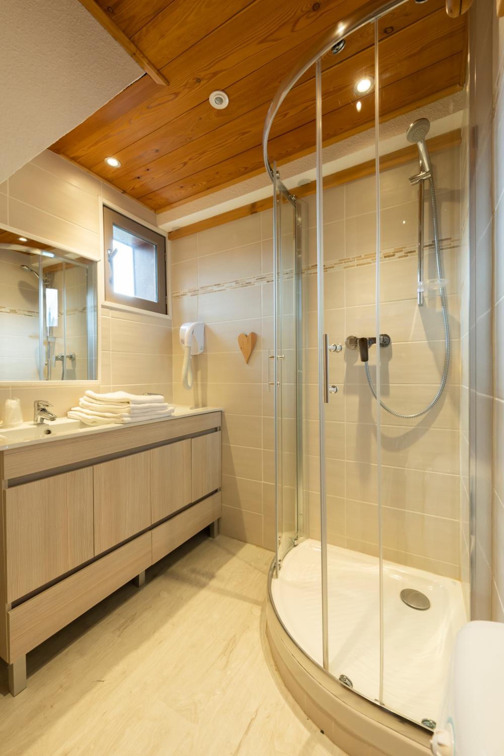Quadruple Room - Photo 2