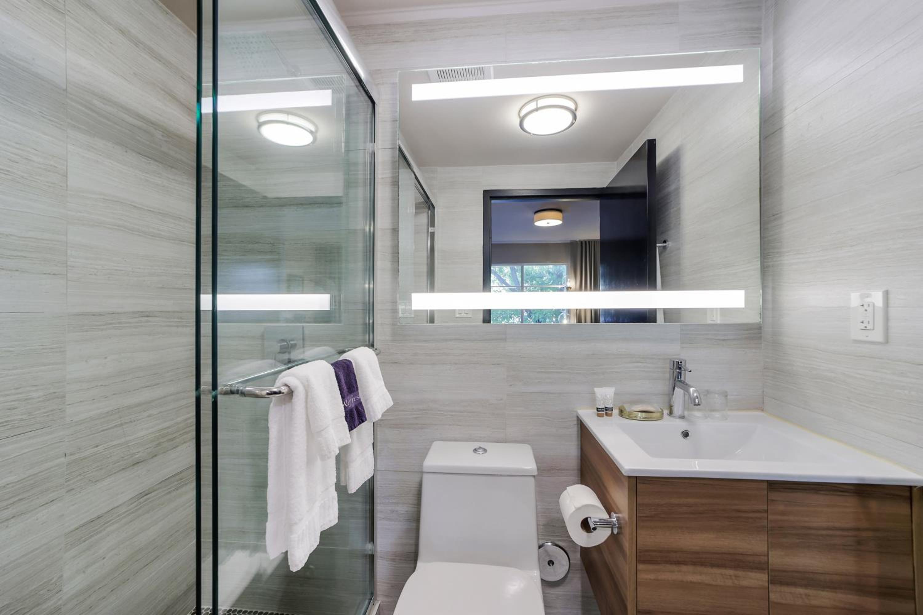 Standard King Room - Photo 4